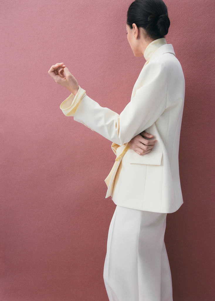 Fitted double-breasted blazer — Ecru