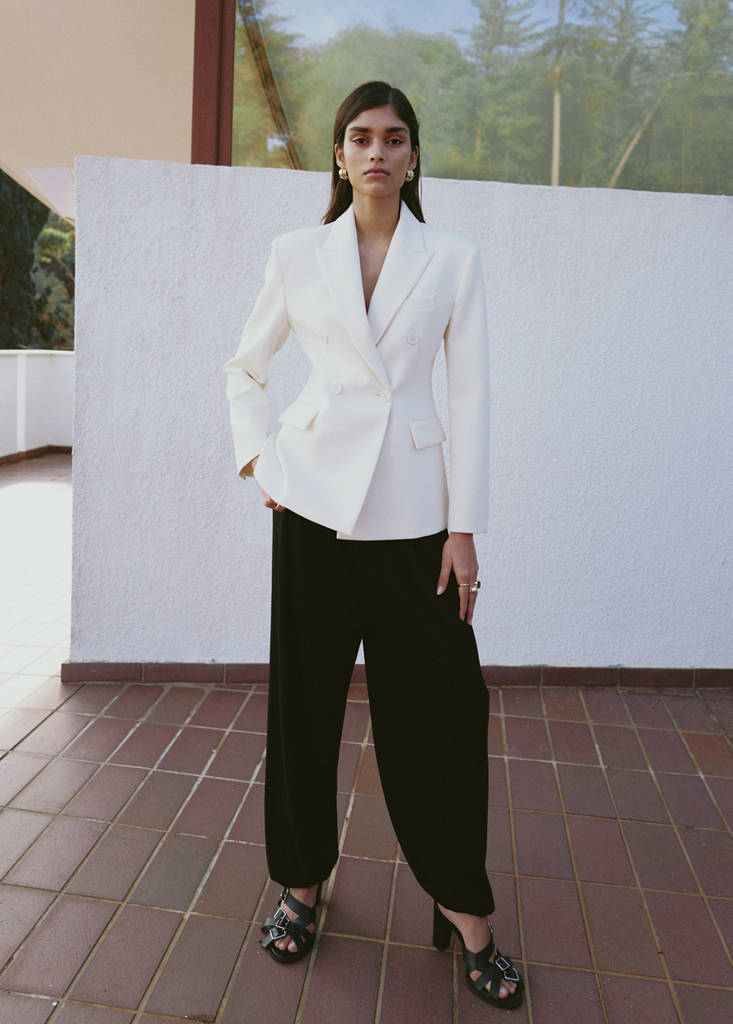 Fitted double-breasted blazer — Ecru