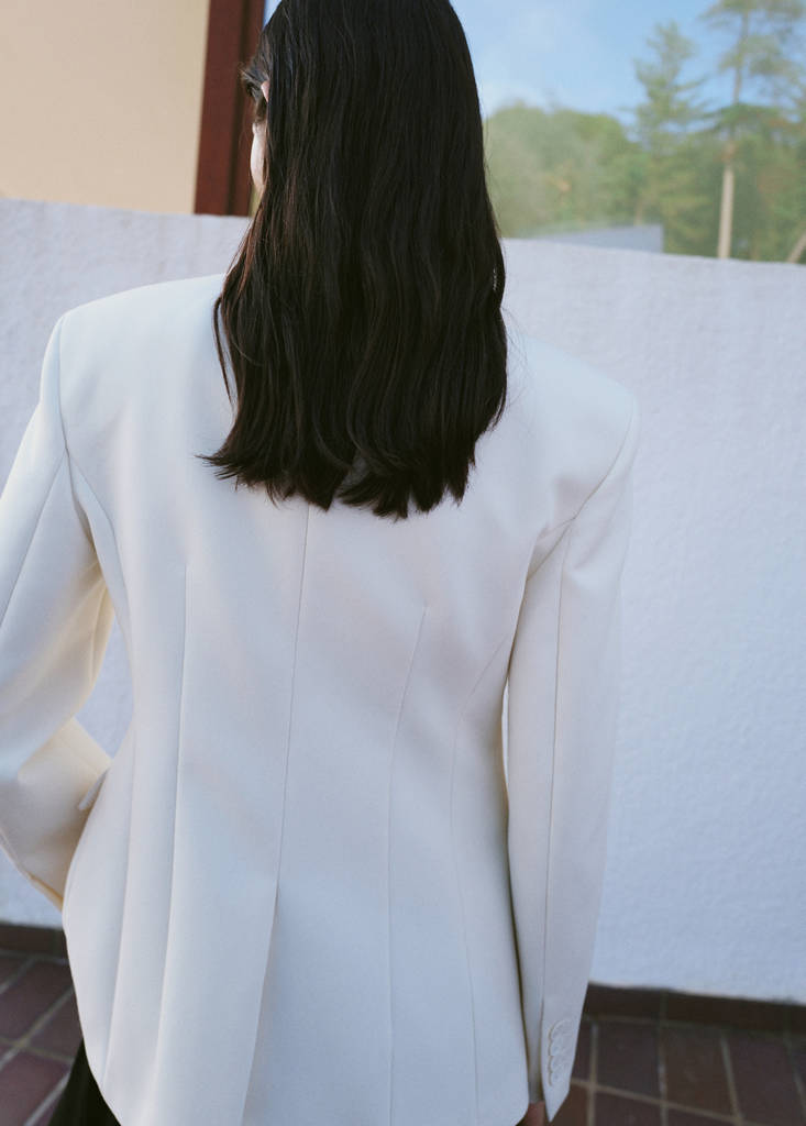 Fitted double-breasted blazer — Ecru