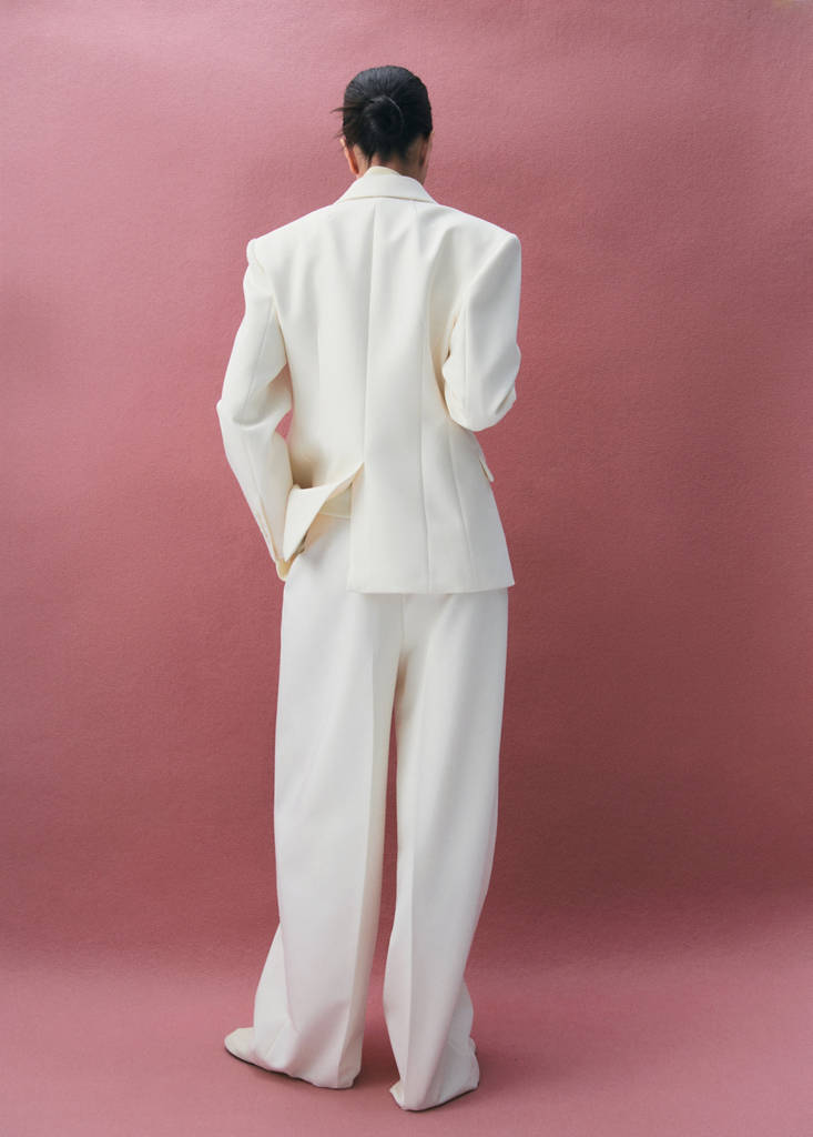 Fitted double-breasted blazer — Ecru