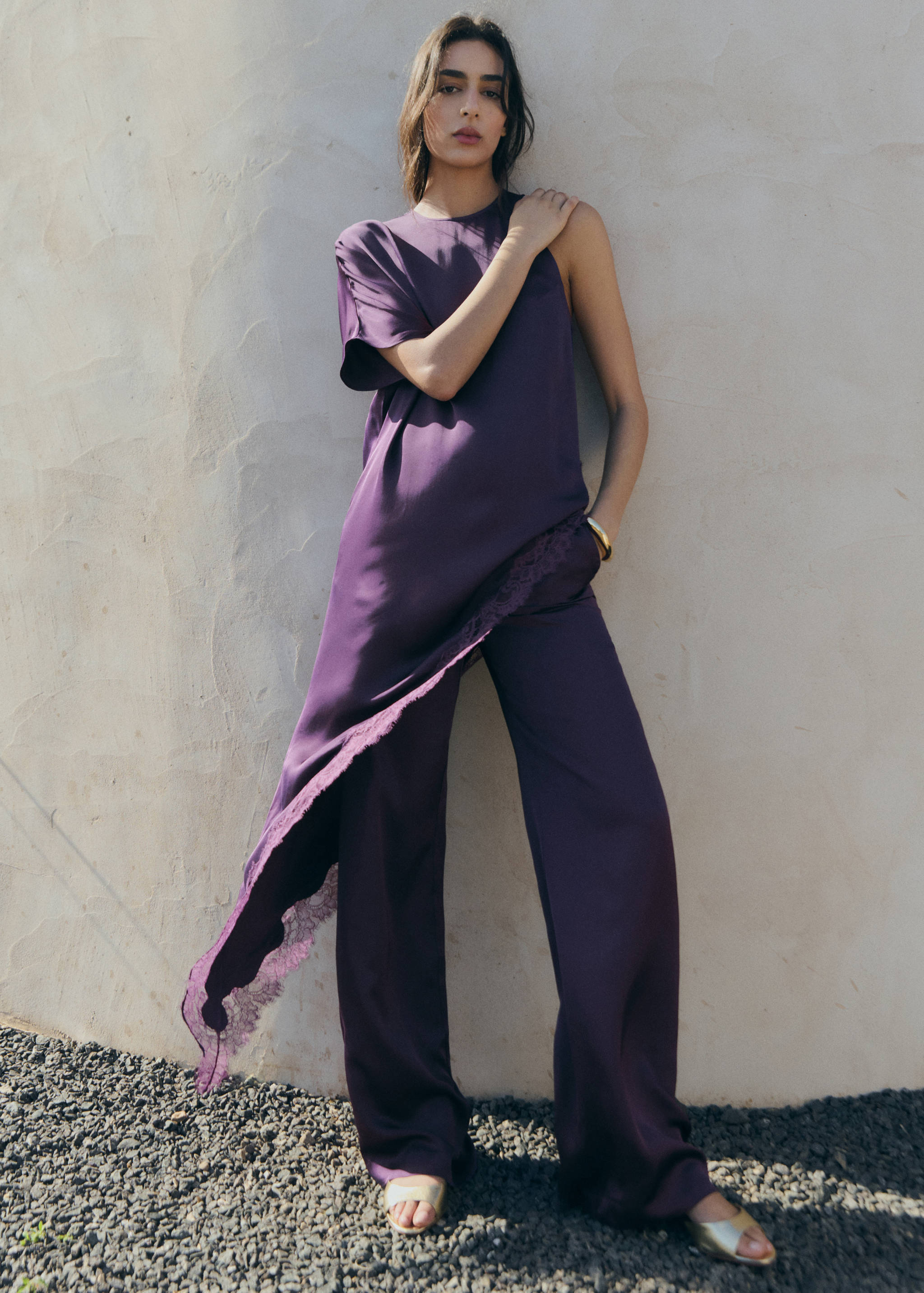 Straight mid-rise trousers - General plane