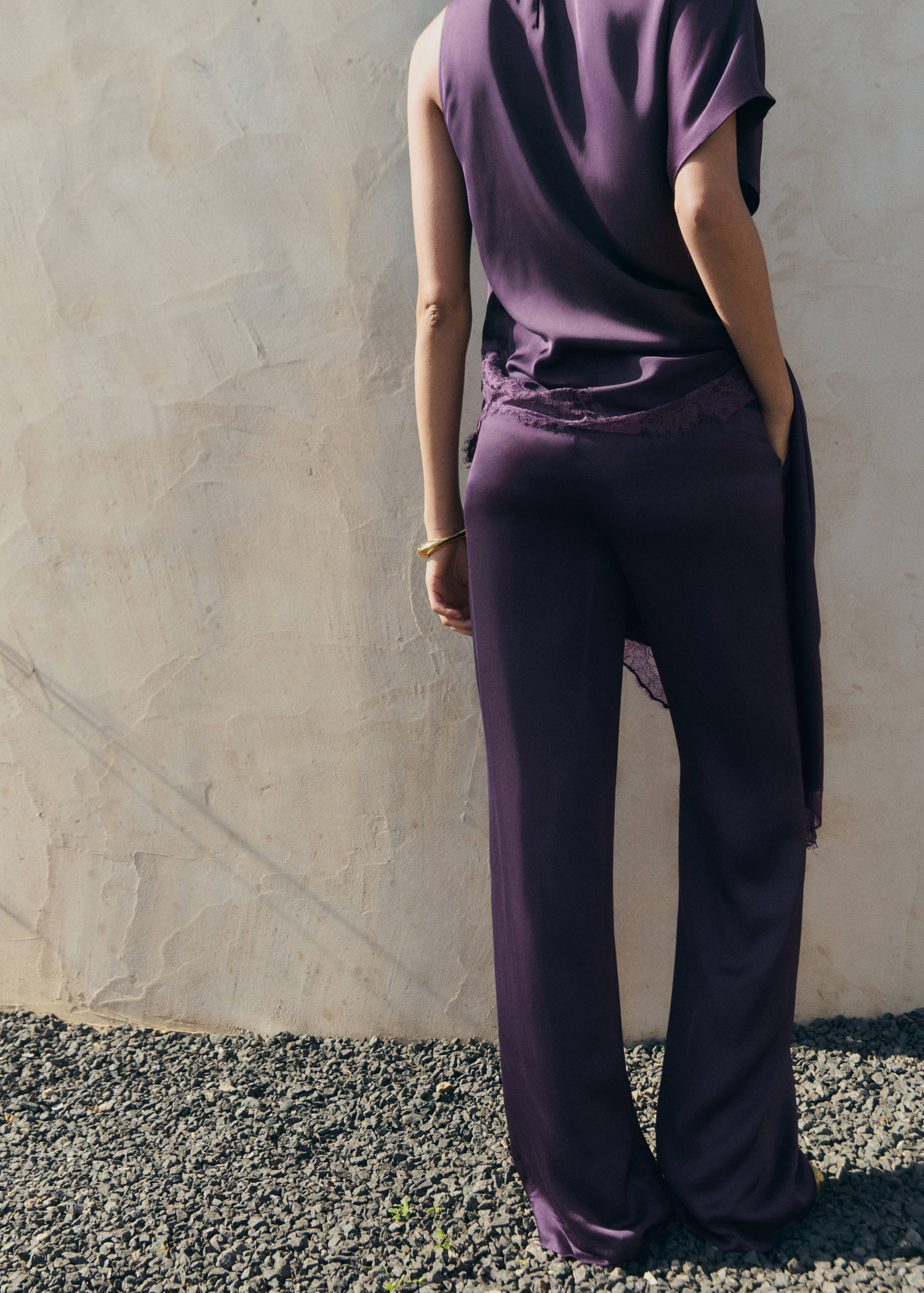 Straight mid-rise trousers - Reverse of the article