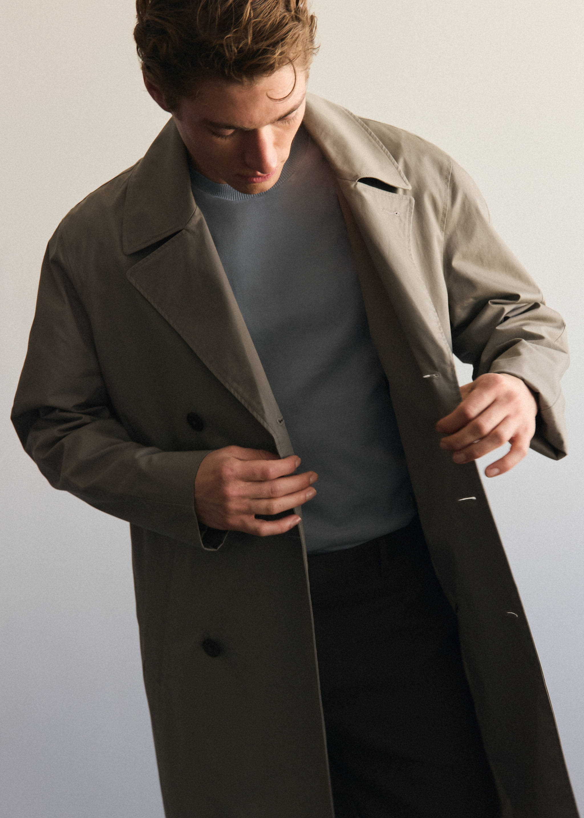 100% cotton gabardine regular fit - Details of the article 9, Medium Brown. Ref: 27085927-02.