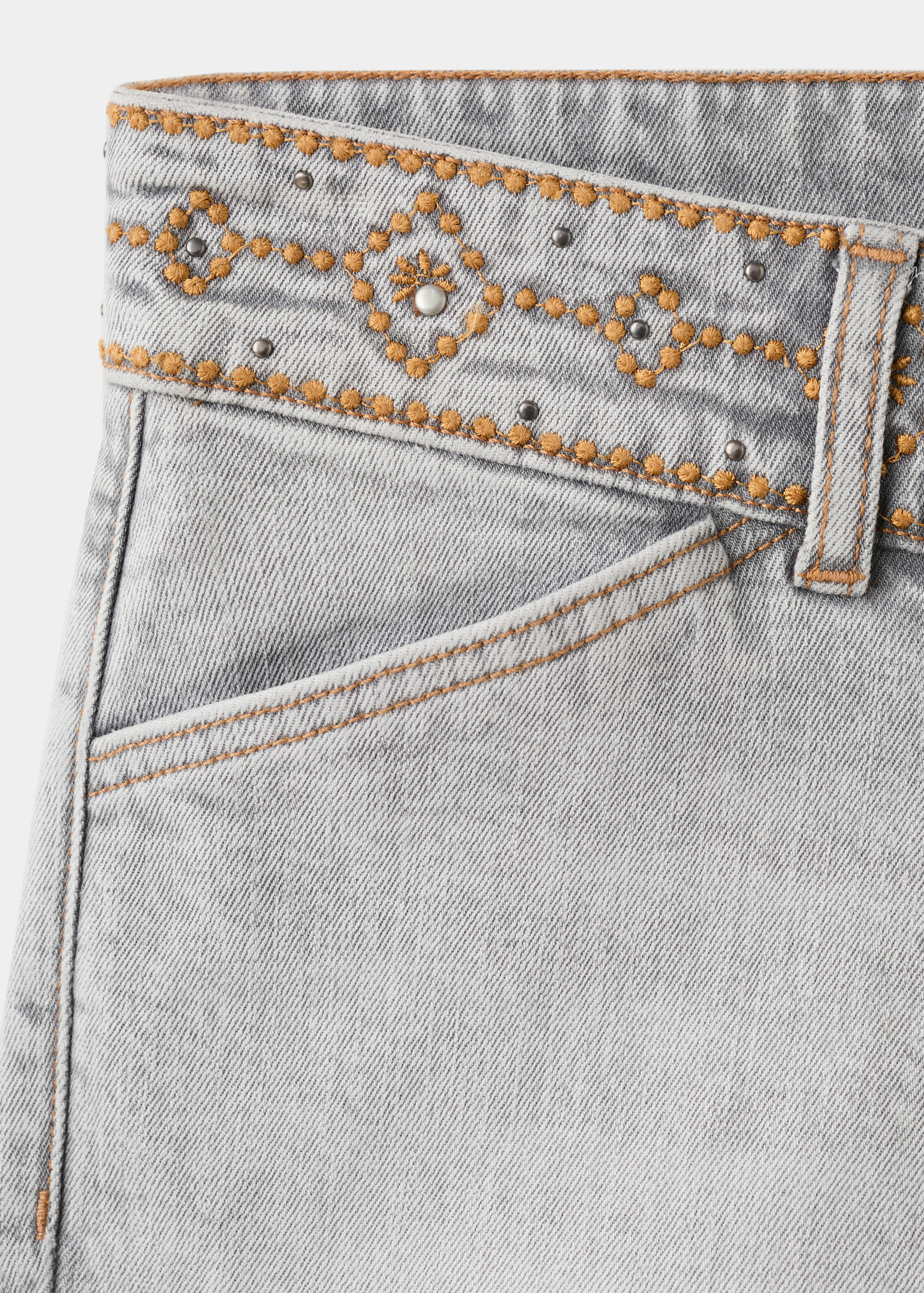 Mini-Shorts mit Stickereidetails - Detail des Artikels 8