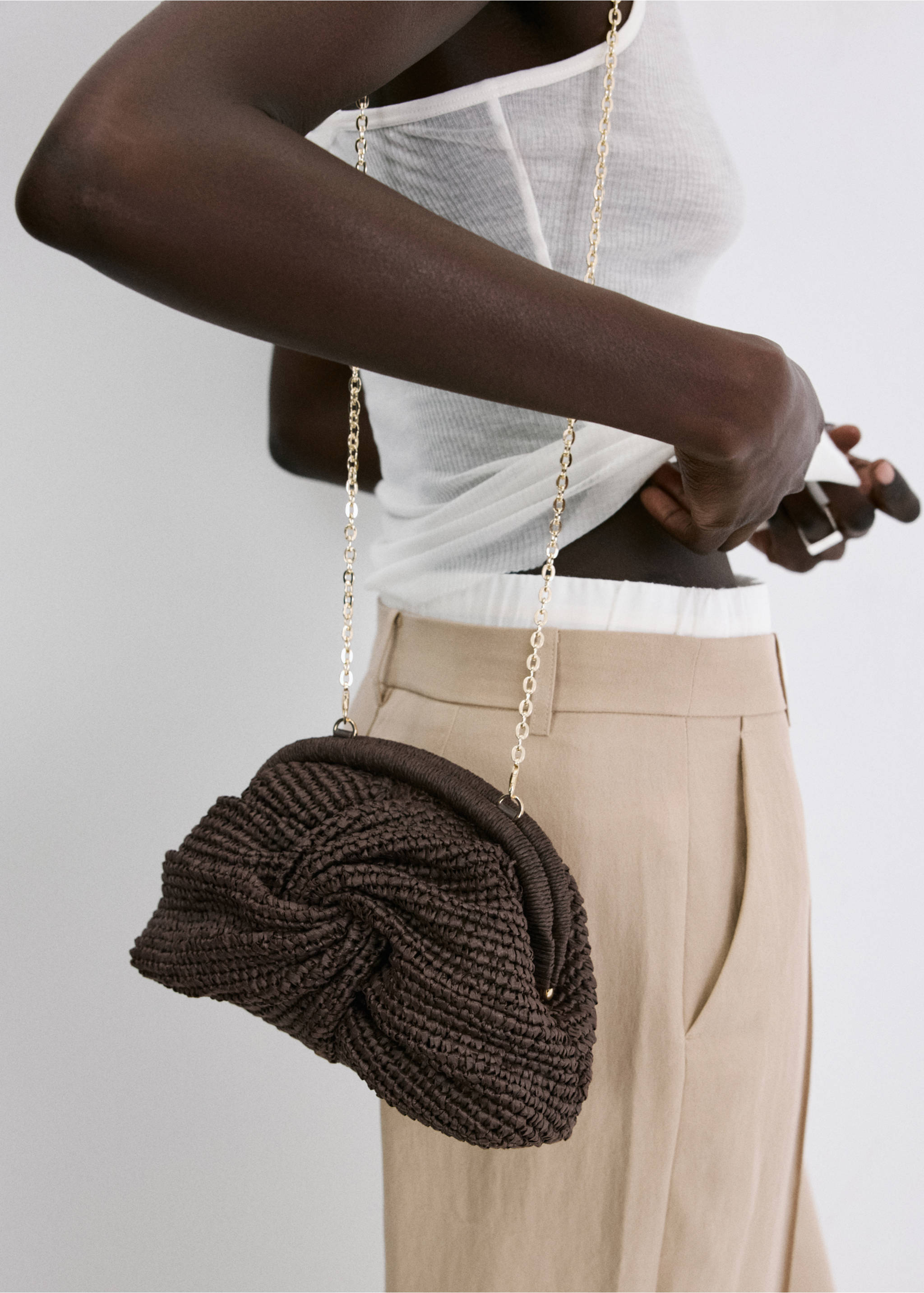 Natural fibre handbag - Details of the article 9, Chocolate. Ref: 27085933-00.