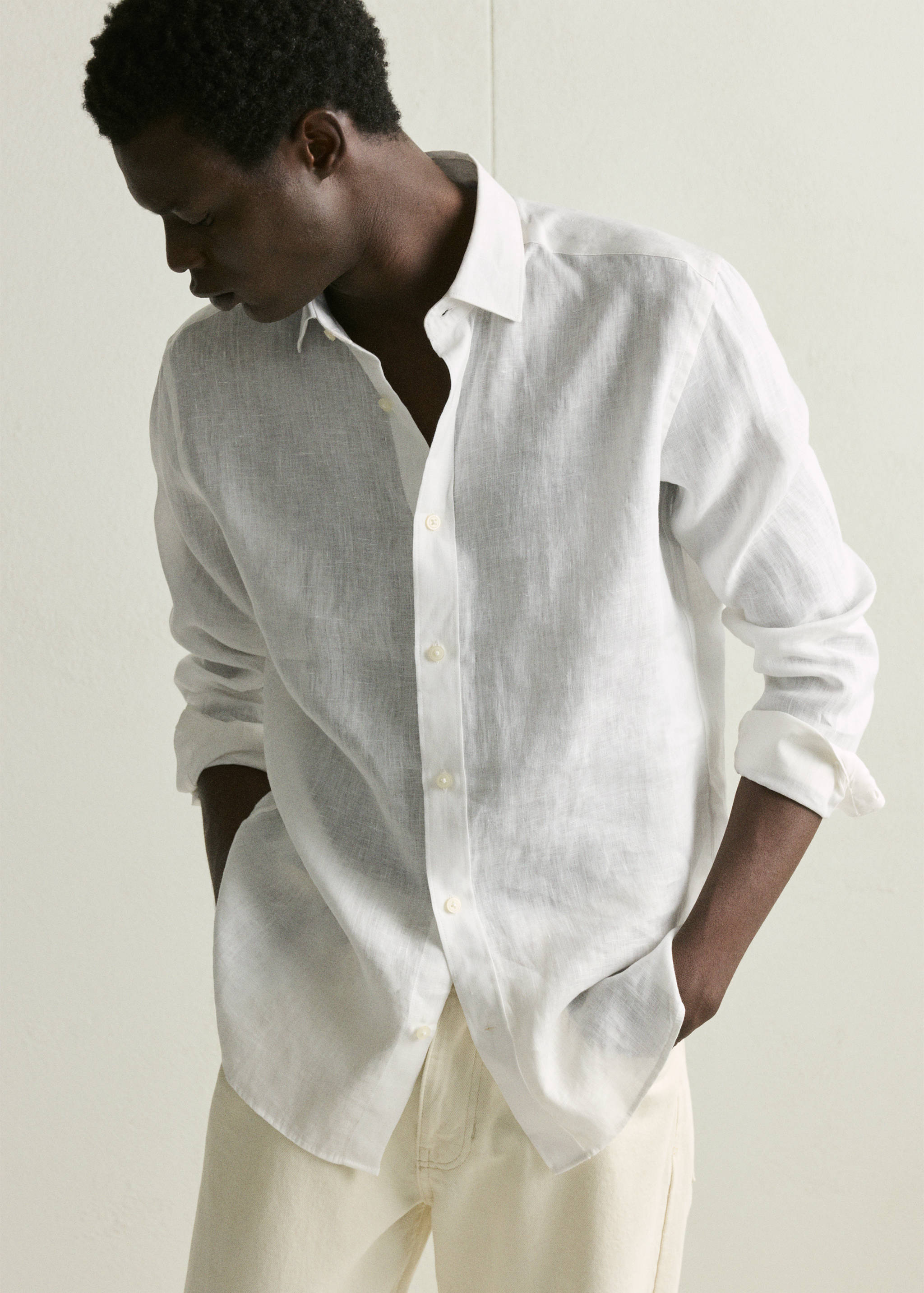 Regular-fit 100% linen shirt - Details of the article 5