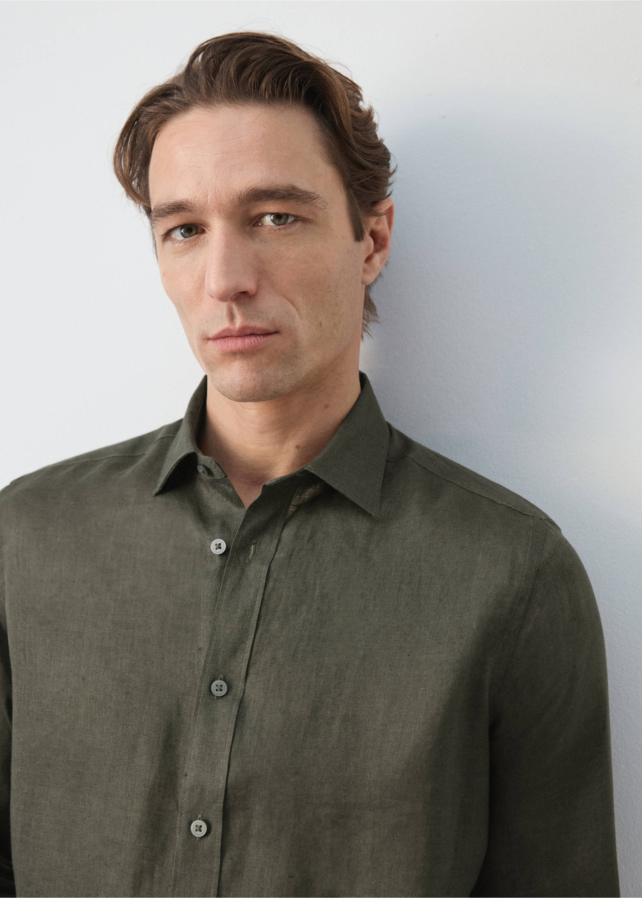 Camisa regular fit 100% lino - Detalle del artículo 1, Verde medio. Ref: 27085939-00.