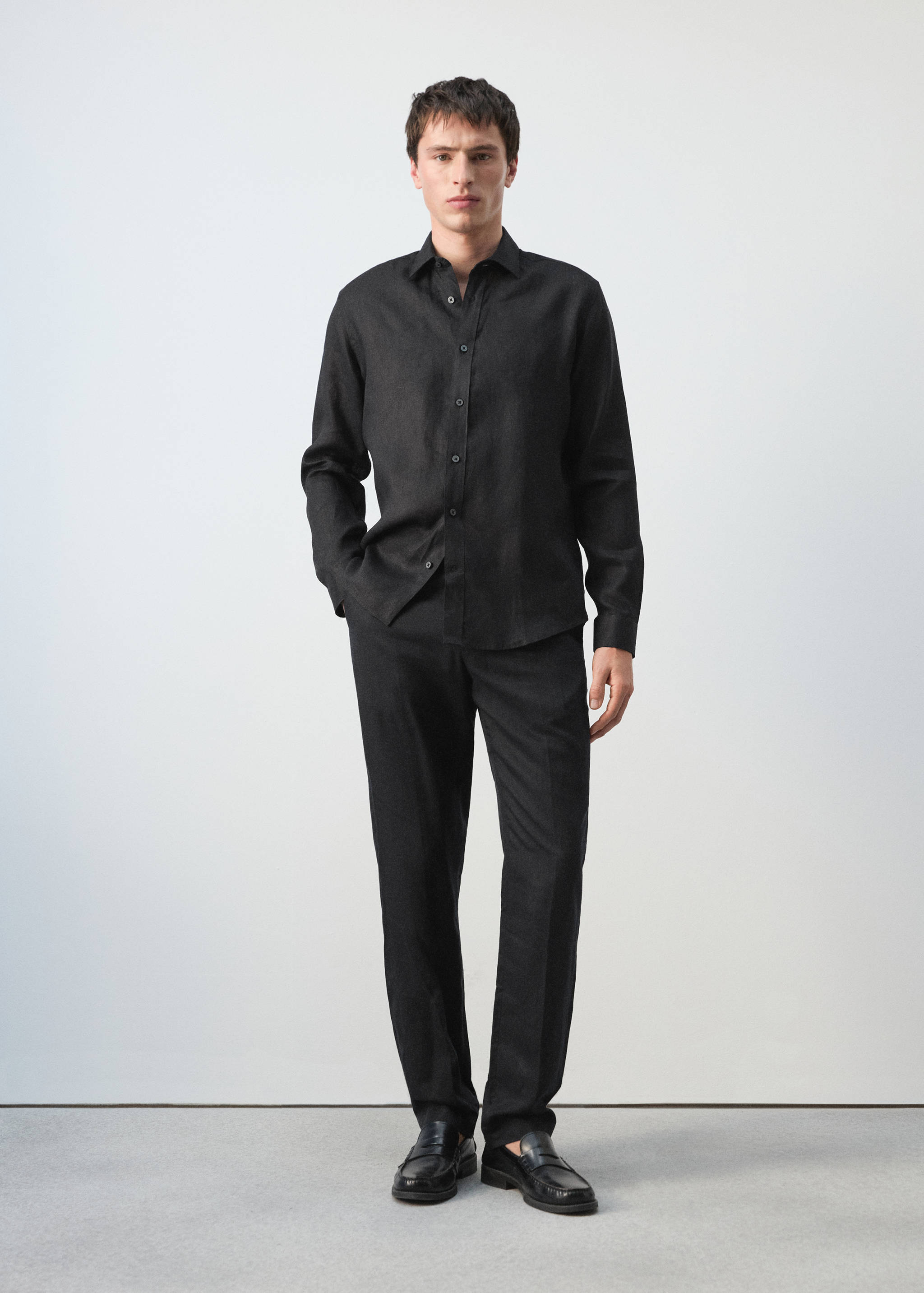 Camisa regular fit 100% lino - Plano general