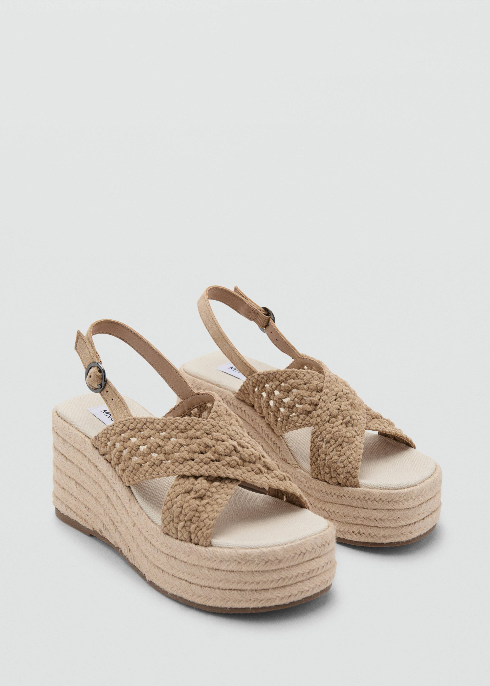 Sandale s ukrižanim remenčićima - Prikaz srednjeg dijela, Srednje smeđa. Ref: 27085945-00.