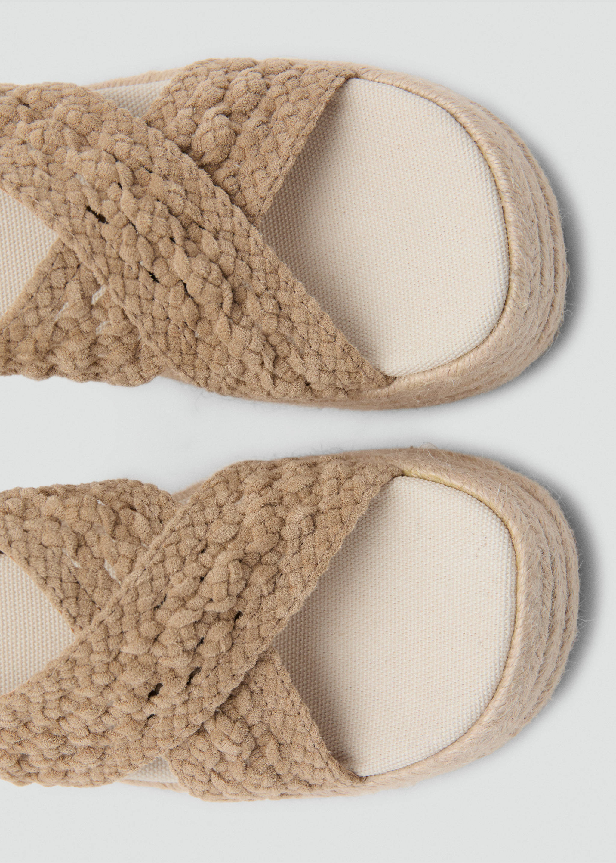 Sandale s ukrižanim remenčićima - Detalji artikla 1, Srednje smeđa. Ref: 27085945-00.