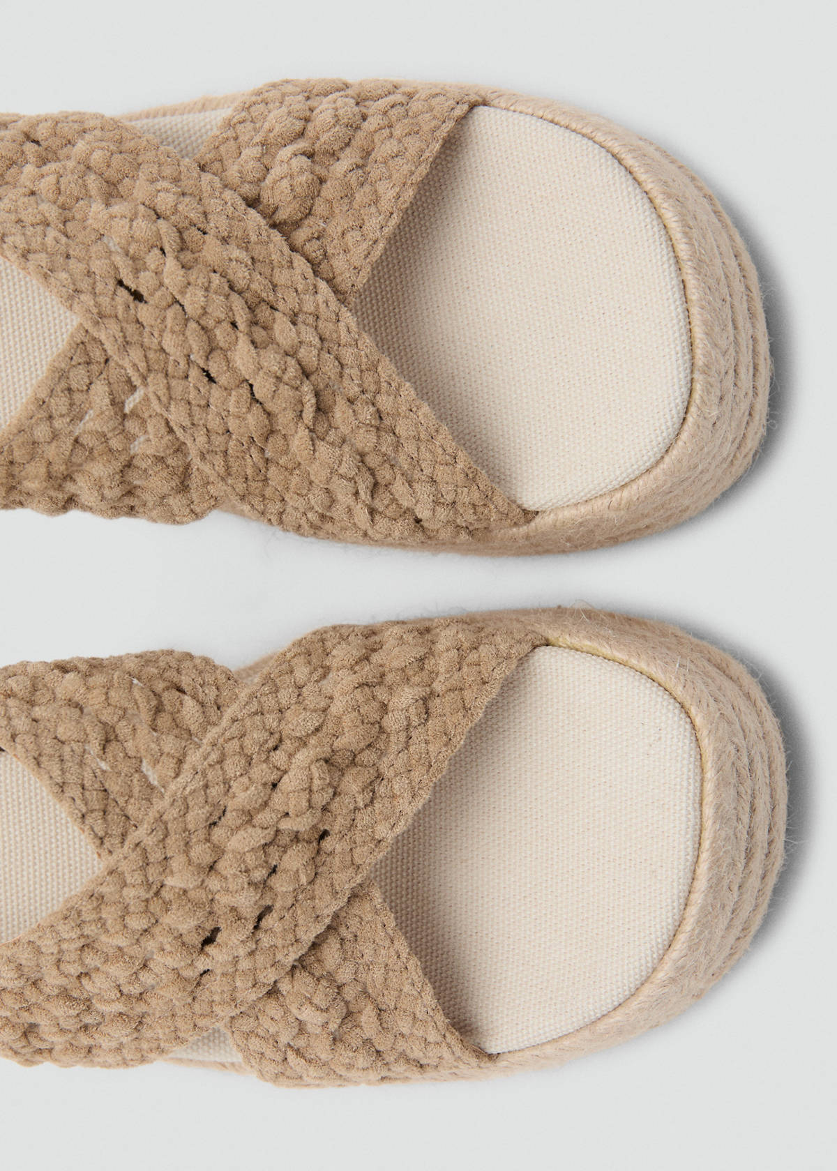 Criss-cross straps sandals — Medium Brown