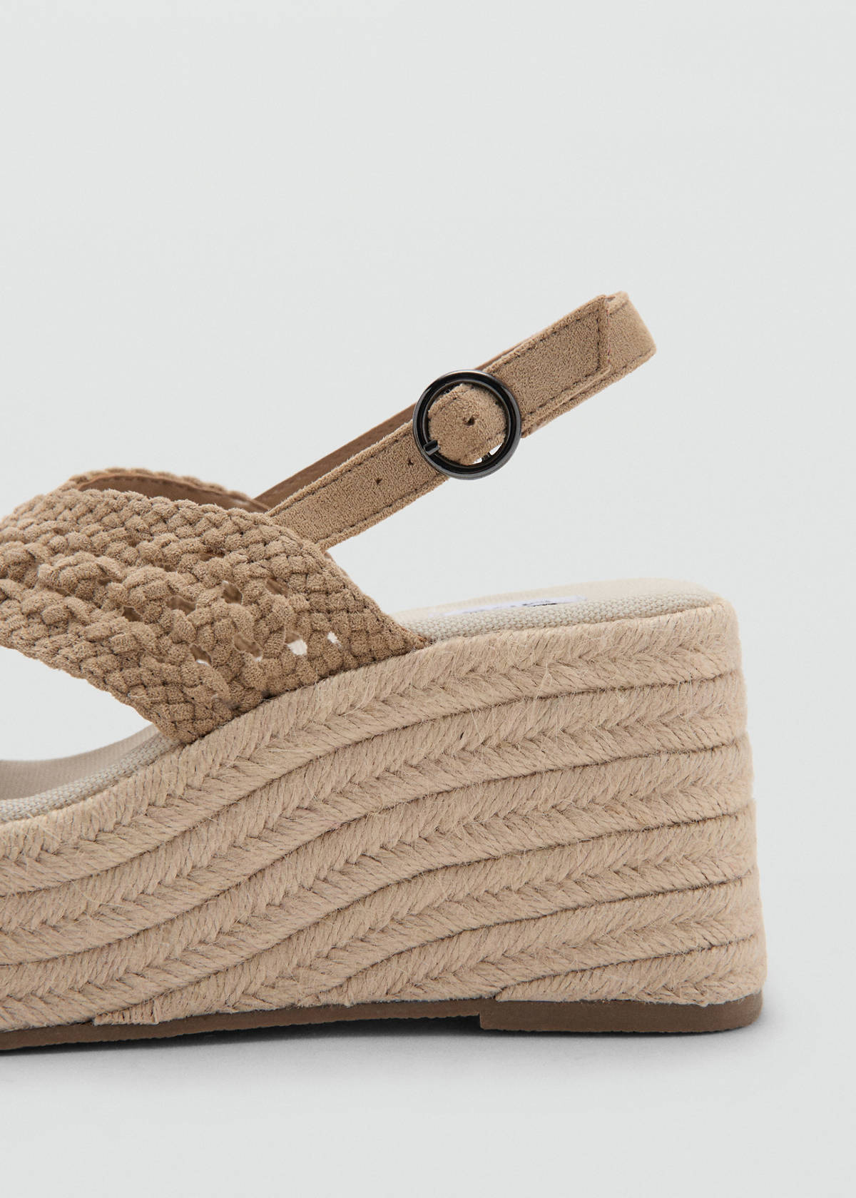 Criss-cross straps sandals — Medium Brown