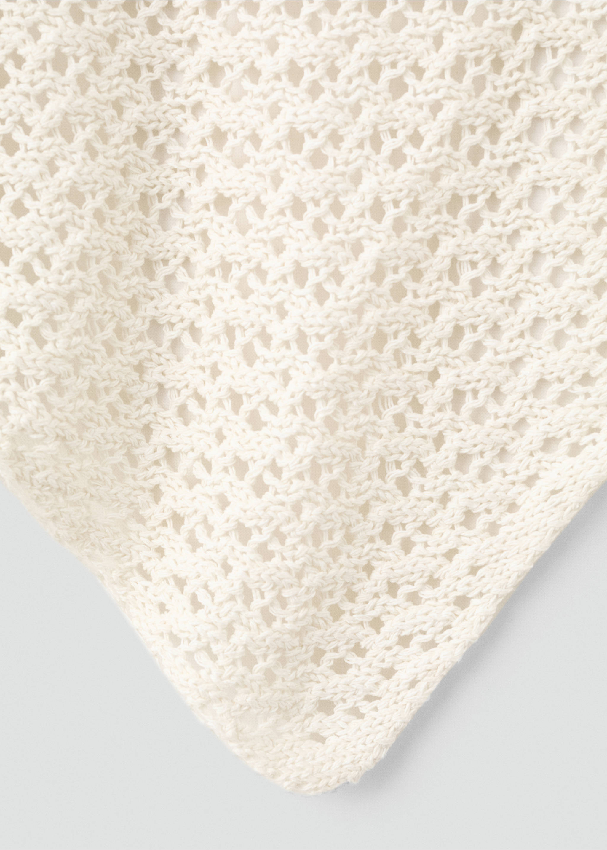 Châle maille ajourée - Plan moyen, Écru. Ref: 27085957-00.