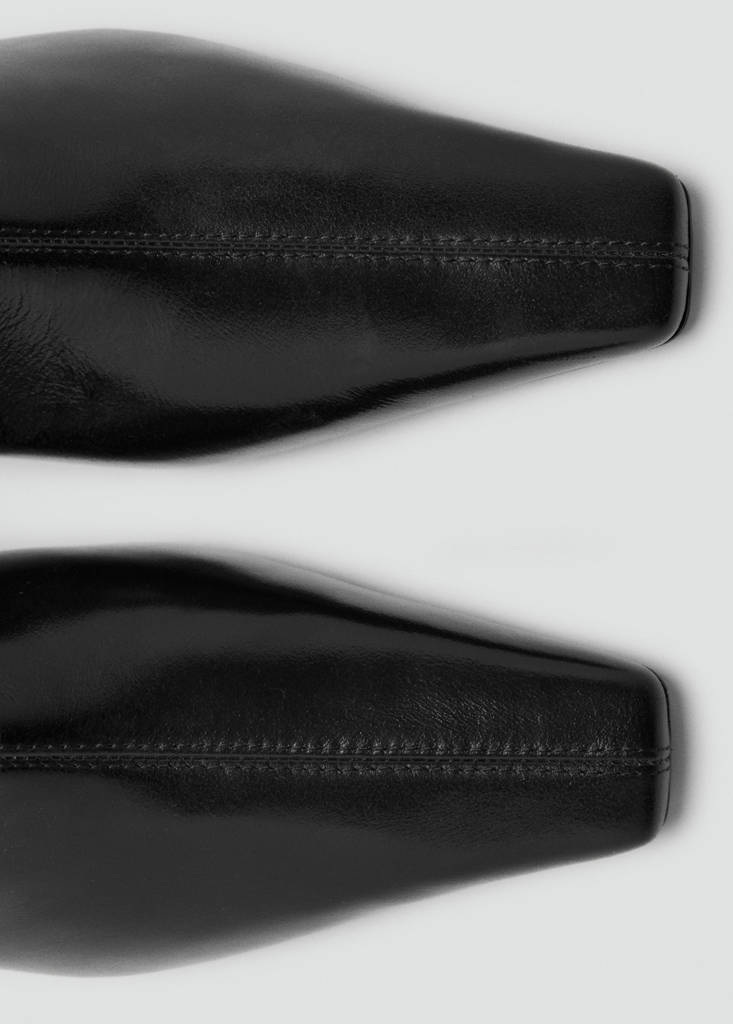 Leather boots with kitten heels — Black