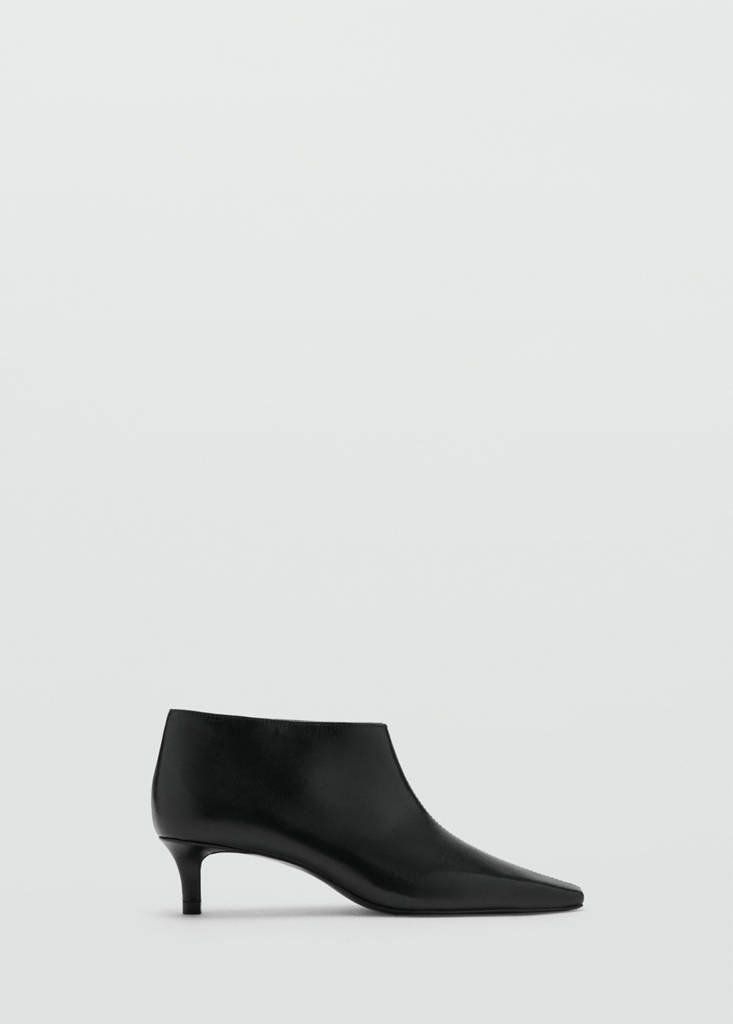 Leather boots with kitten heels — Black