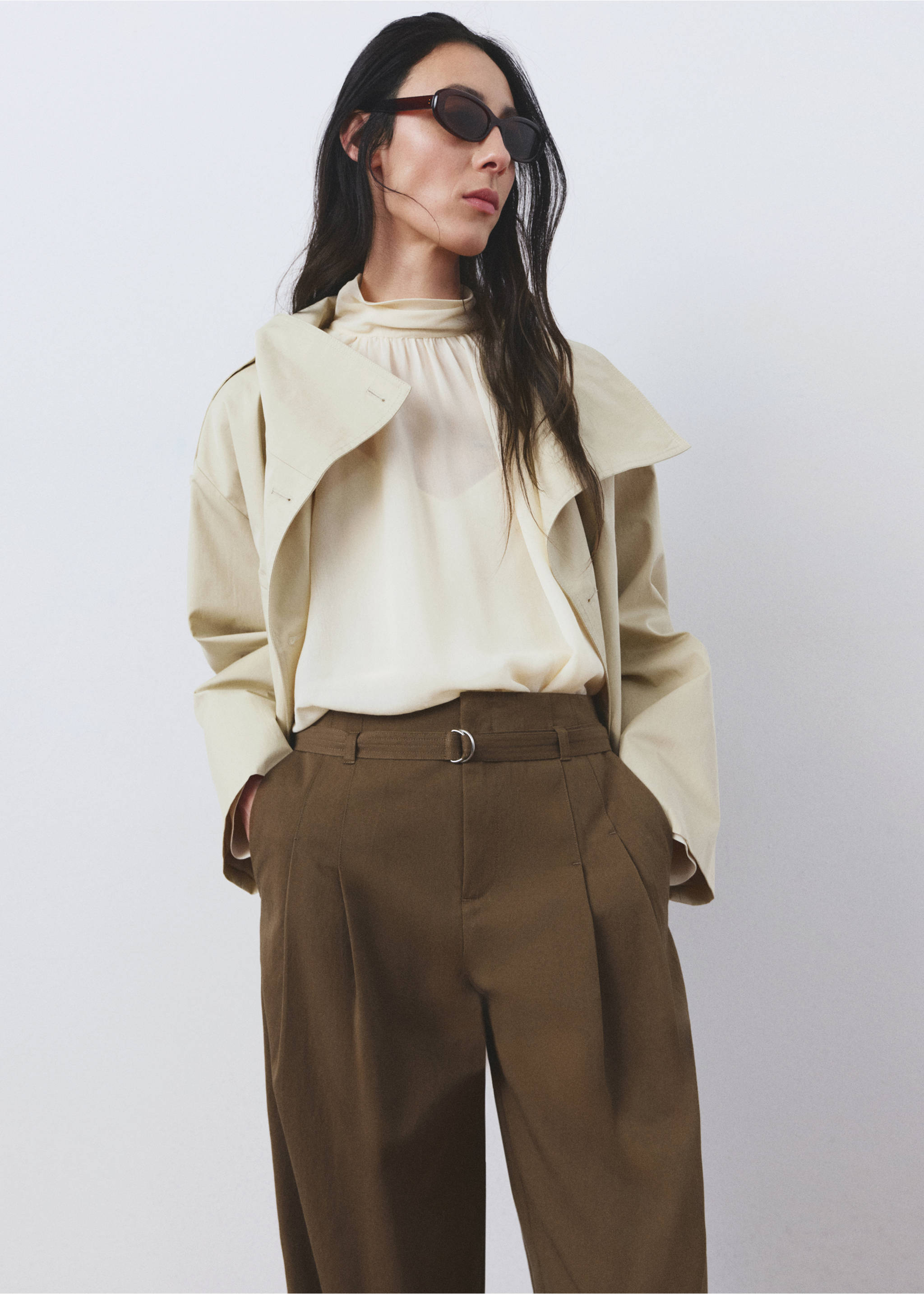 Trousers with belt loops - Details of the article 1, Khaki. Ref: 27085967-00.