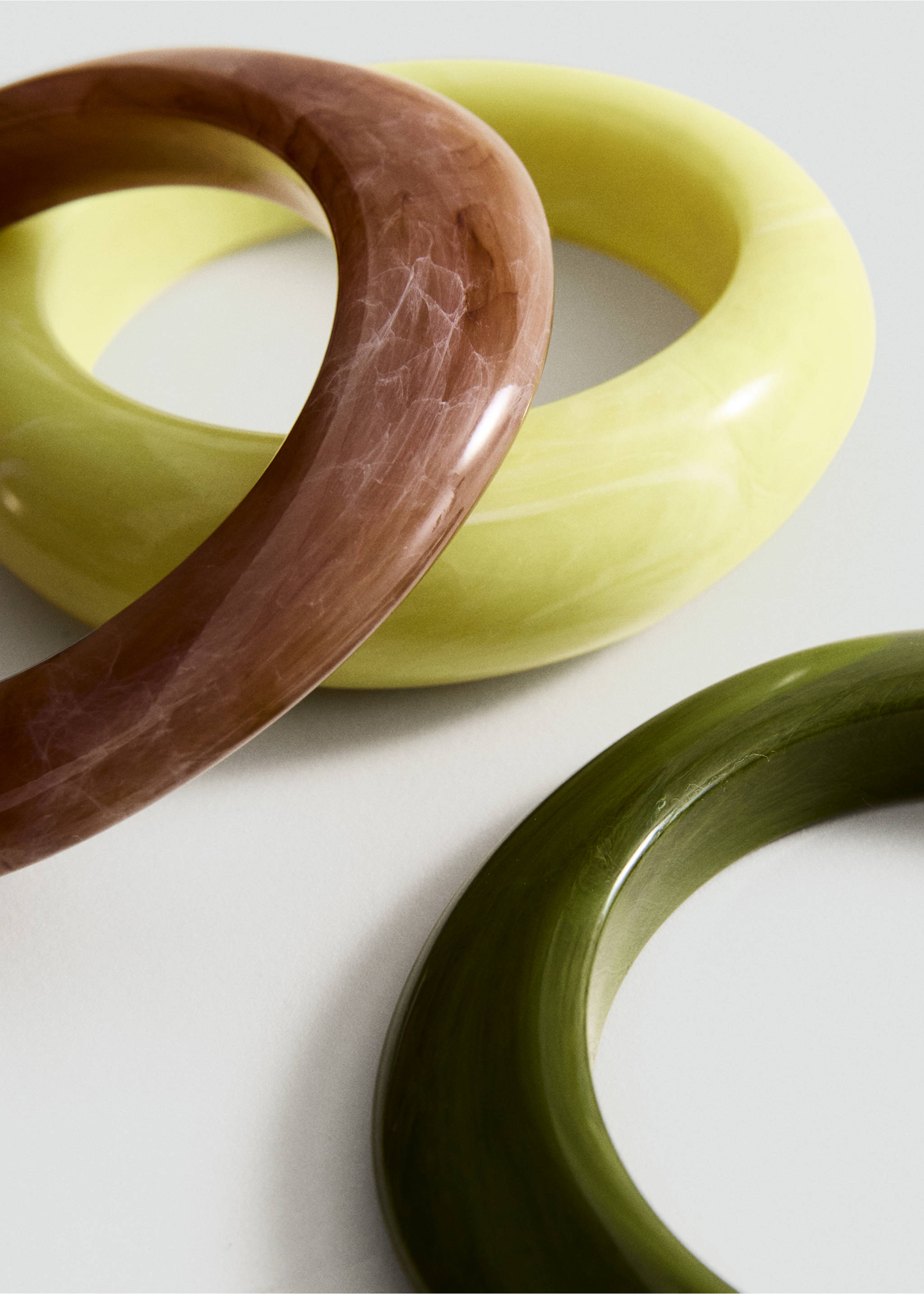 Lot 3 maxi bracelets volume combinés - Plan moyen, Vert pastel. Ref: 27085977-00.