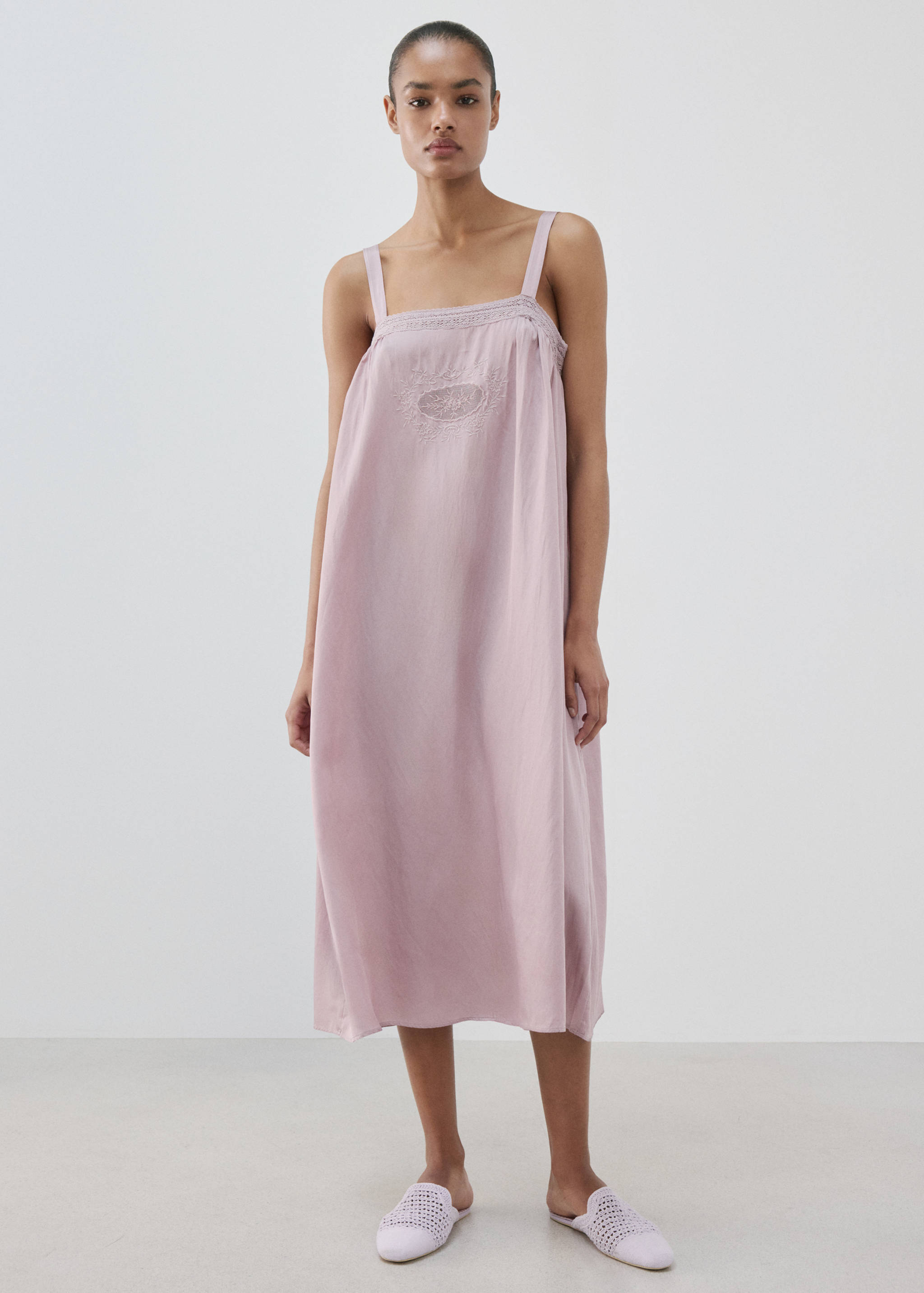 Chemise de nuit détails ajourés - Plan général