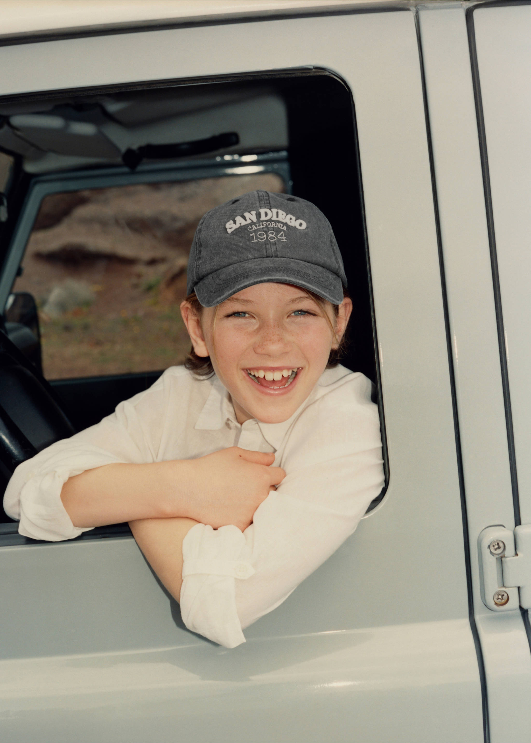 Cap with embroidered text - Details of the article 5, Black. Ref: 27085982-00.