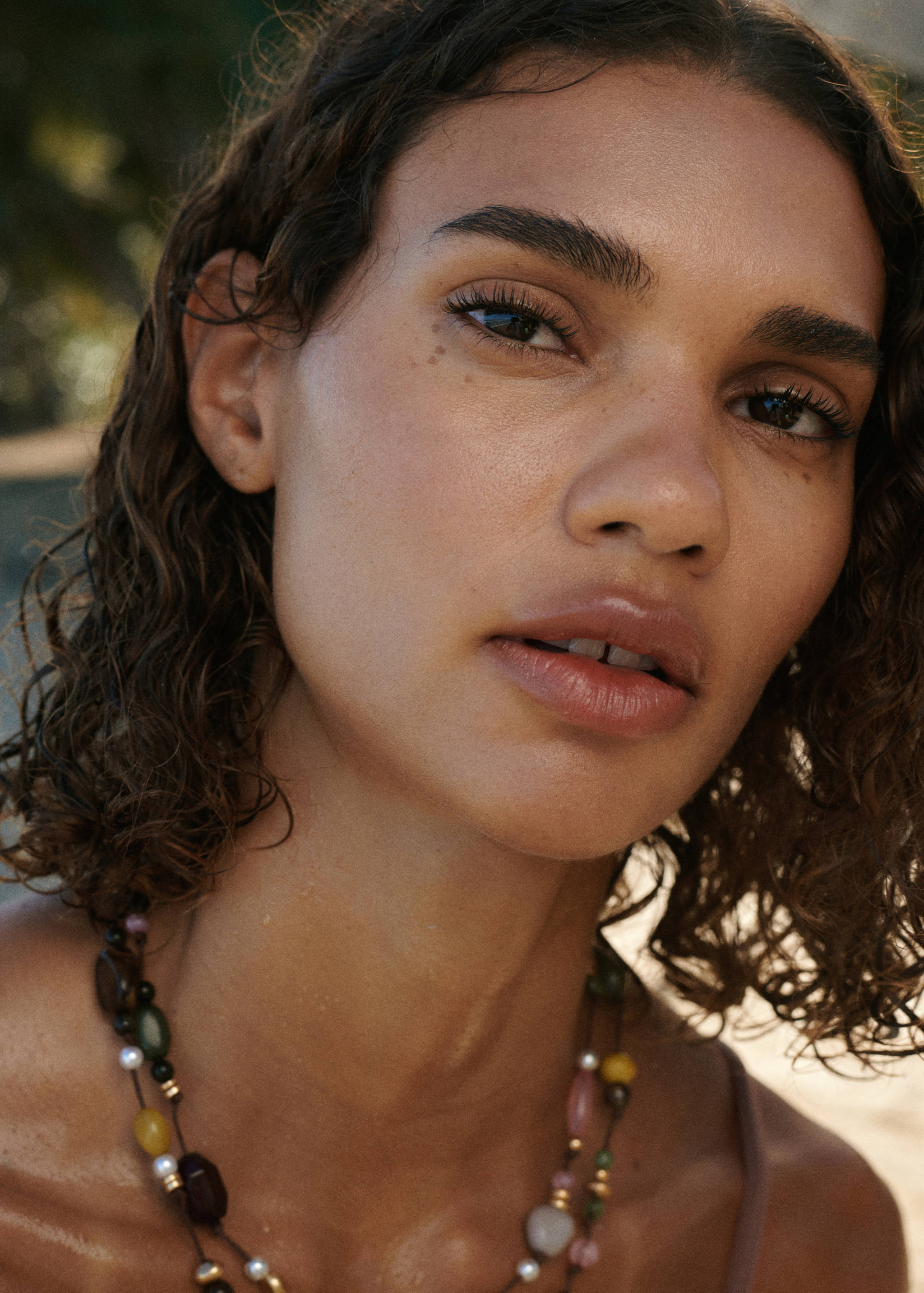 عقد مزدوج بخرزة - رؤية عامة