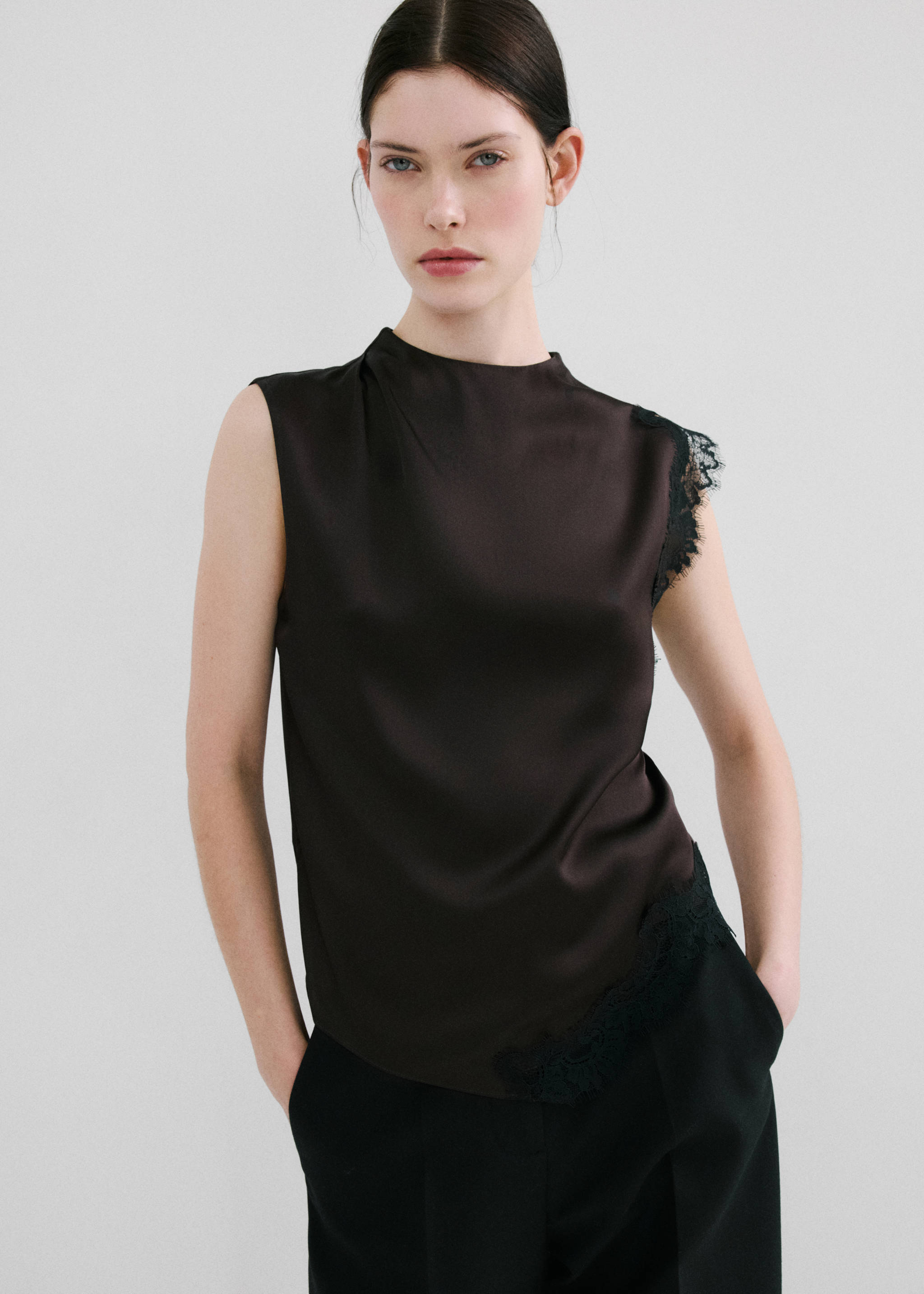 Lace trim top - Medium plane