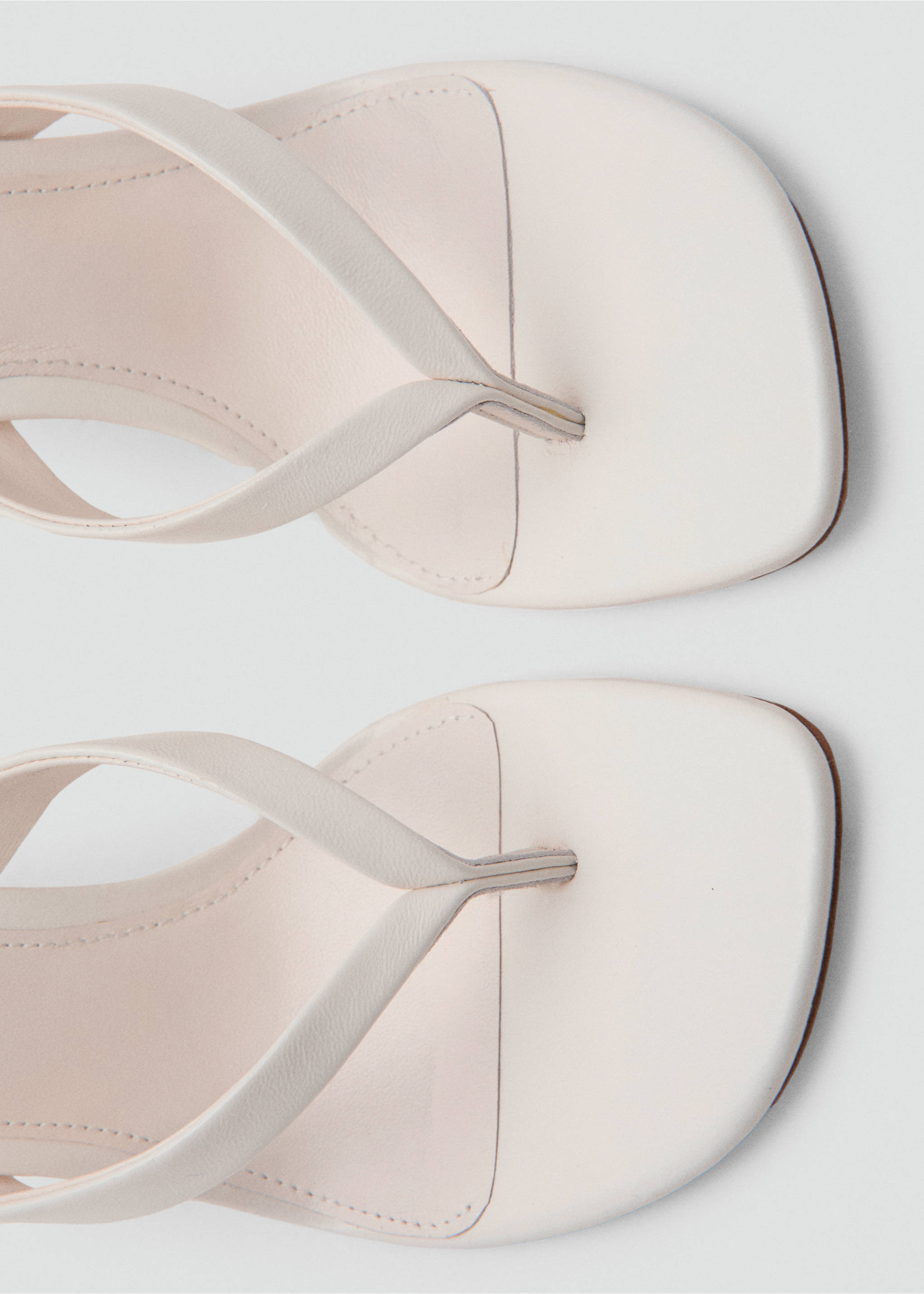 Magas sarkú, pántos bőrszandál - A termék adatai 2, Fehér. Ref: 27085996-00.