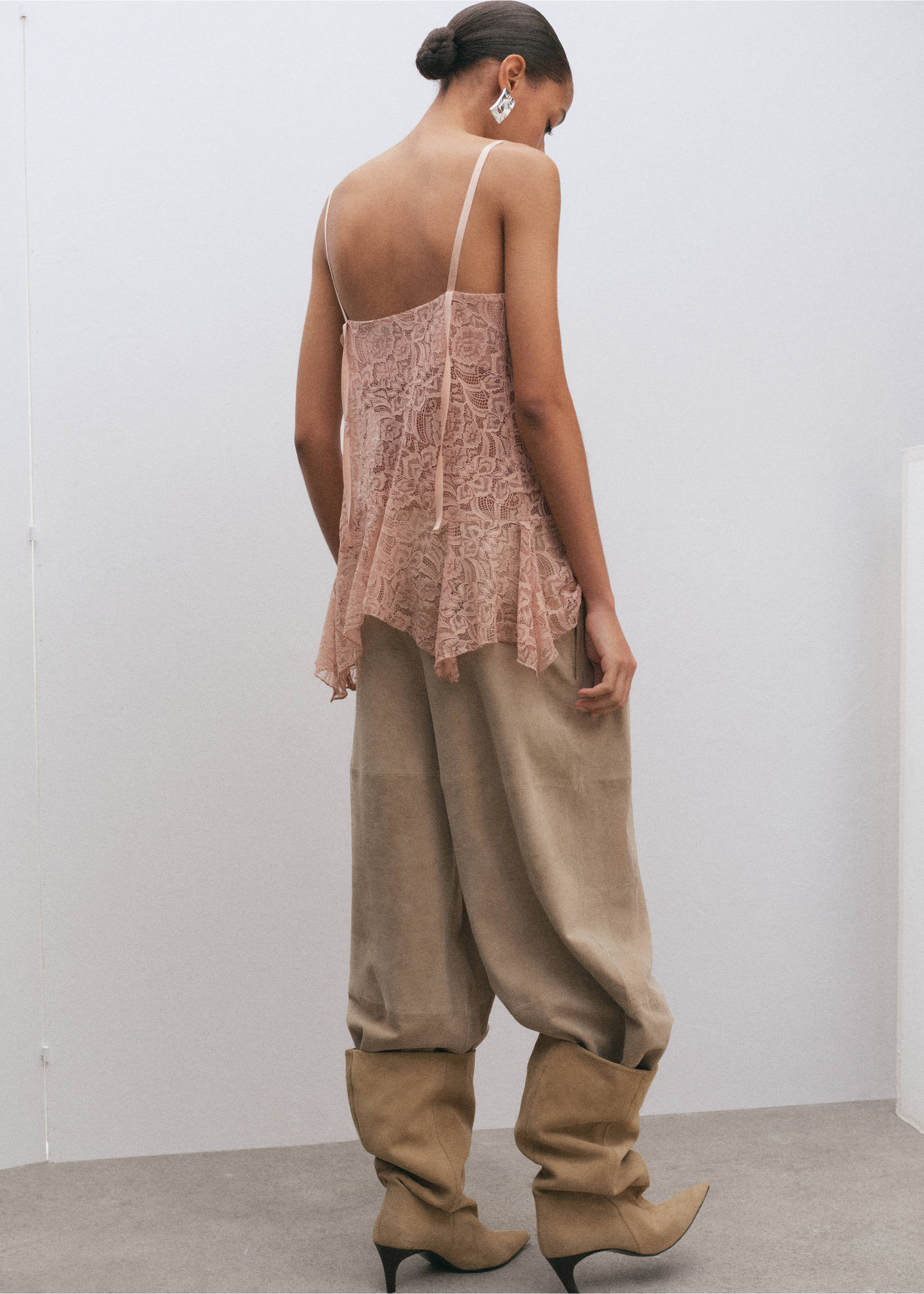 Top dentelle volants - Verso de l’article, Rose pastel. Ref: 27085999-00.