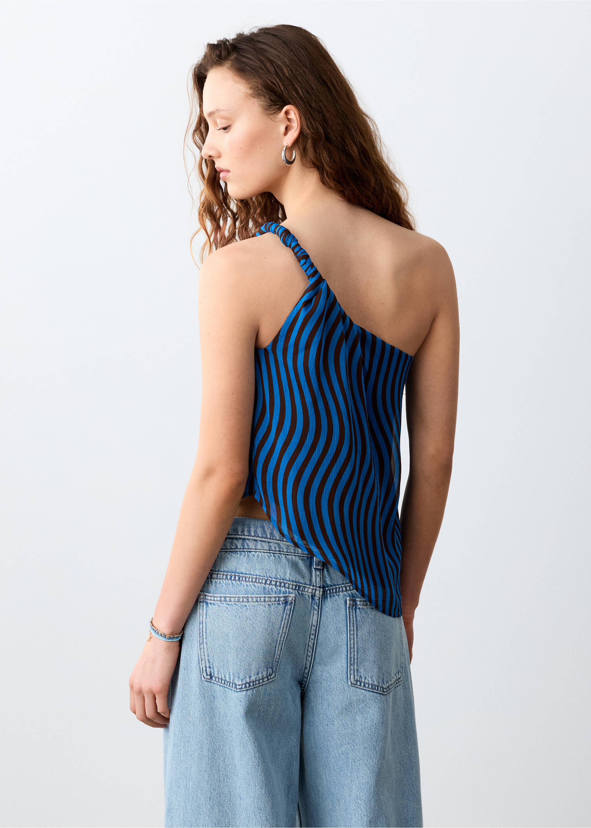 Asymmetric blouse with wave pattern - Reverse of the article, Vibrant blue. Ref: 27086352-00.