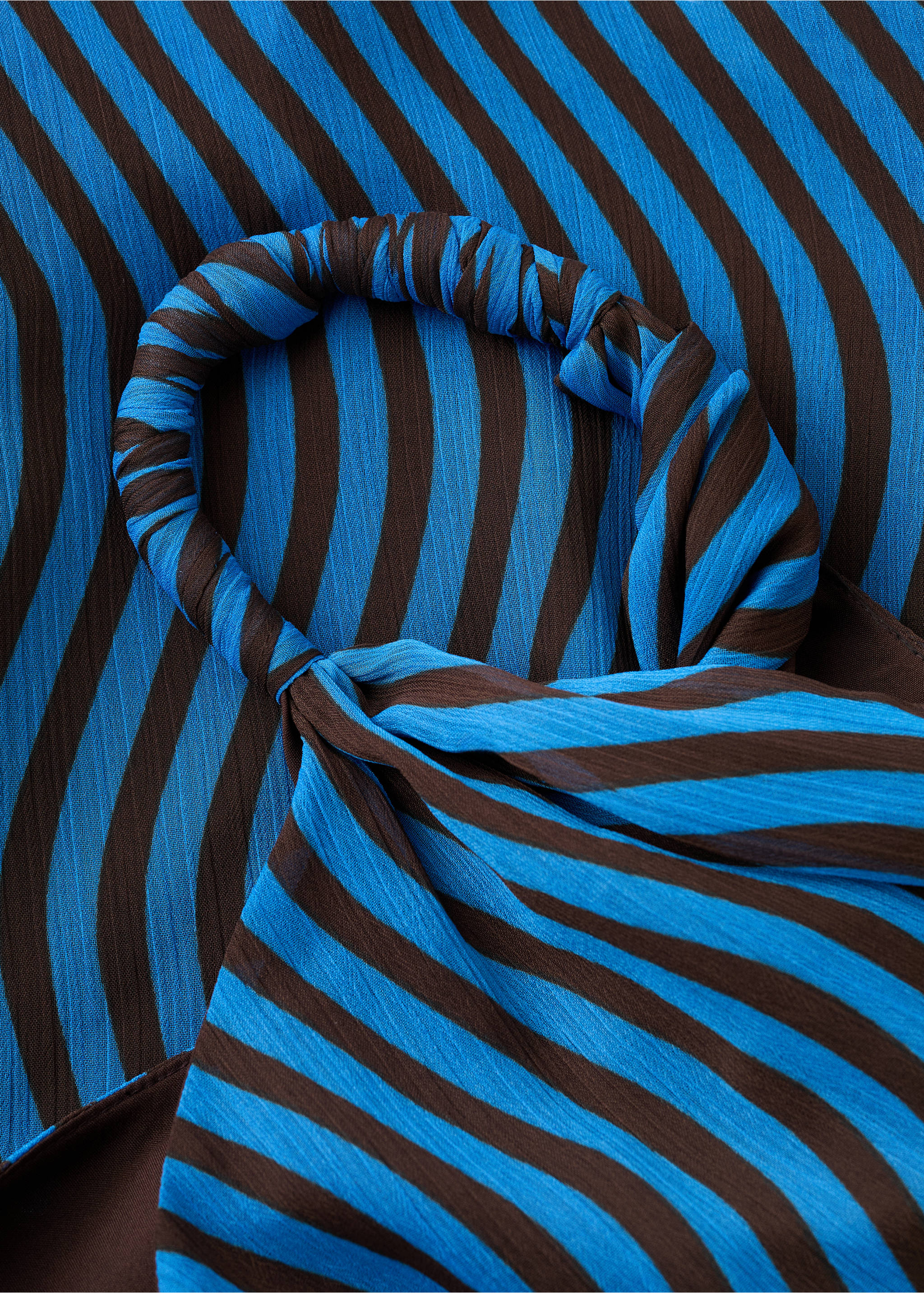 Asymmetric blouse with wave pattern - Details of the article 0, Vibrant blue. Ref: 27086352-00.