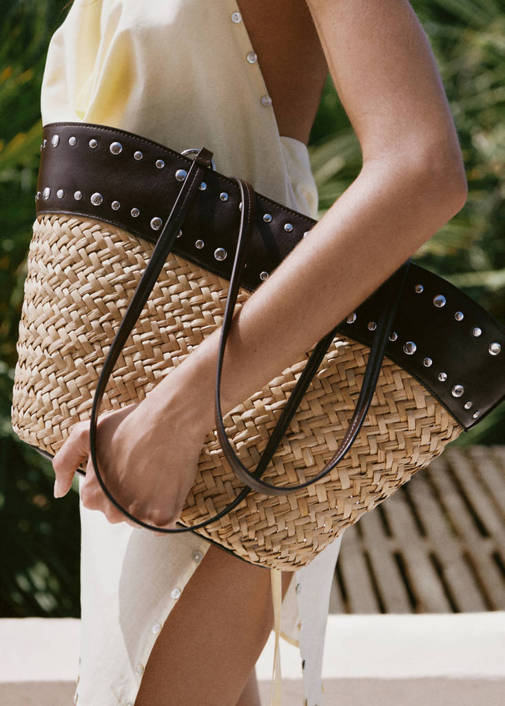 Natural fibre basket with studs — Chocolate