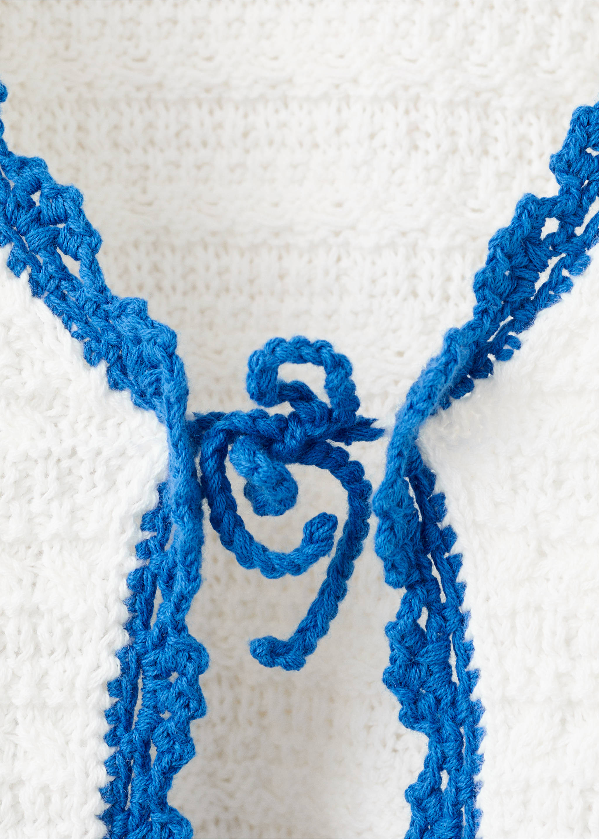 Openwork knitted cardigan with bow - Details of the article 8, Ecru. Ref: 27086733-00.