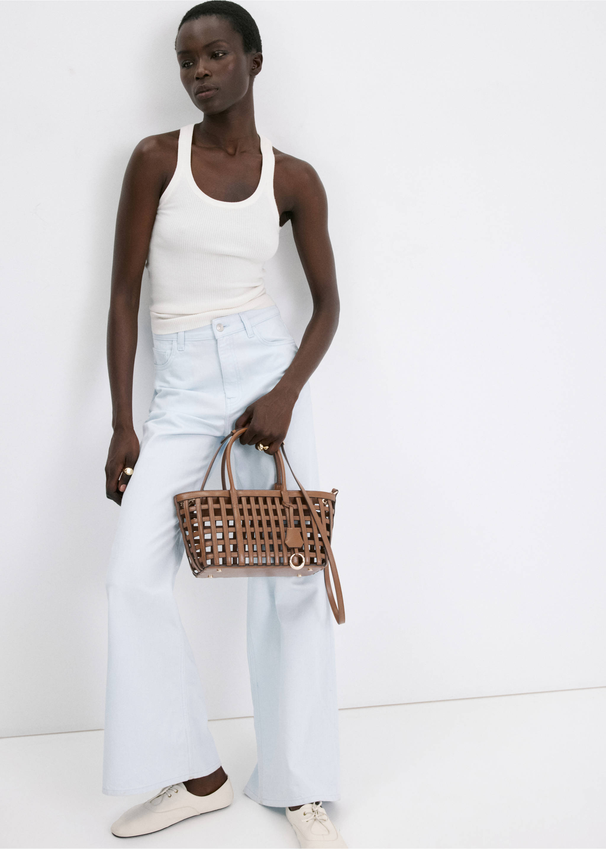 Bossa mà trenada - Pla general, Marró mitjà. Ref: 27086738-00.