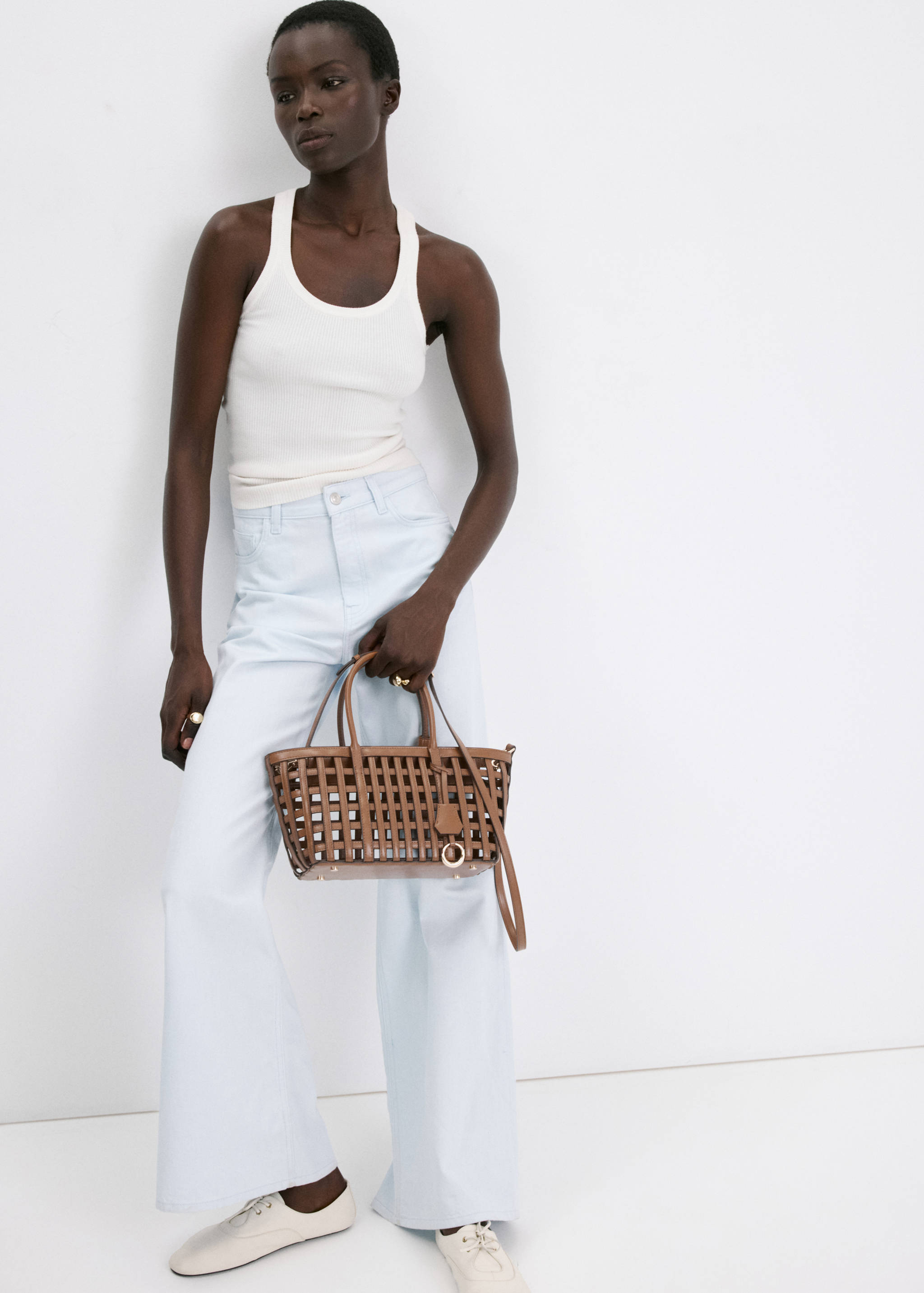 Bolso mano trenzado - Plano general