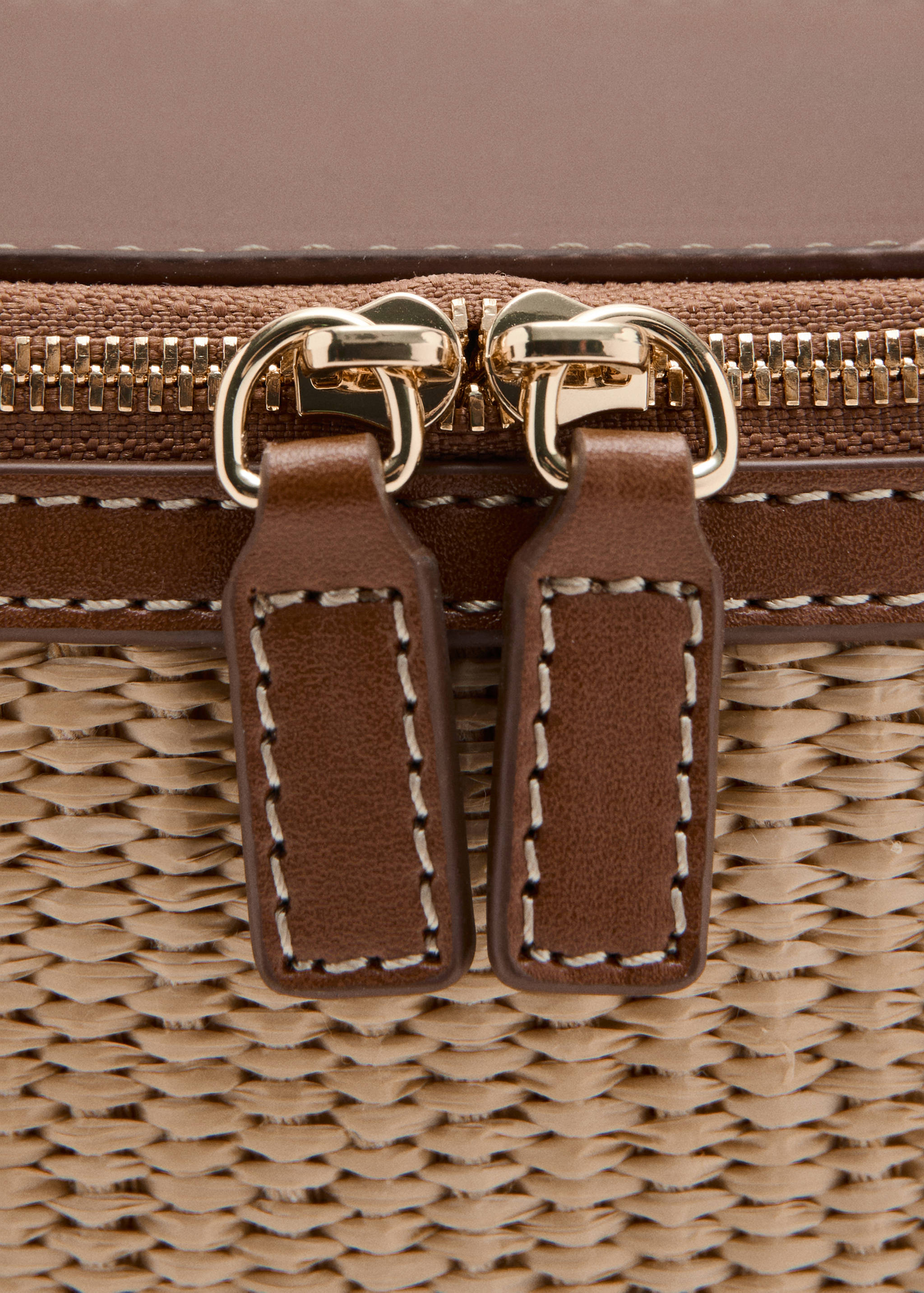 Natural fibre toiletry bag with zip - Details of the article 1