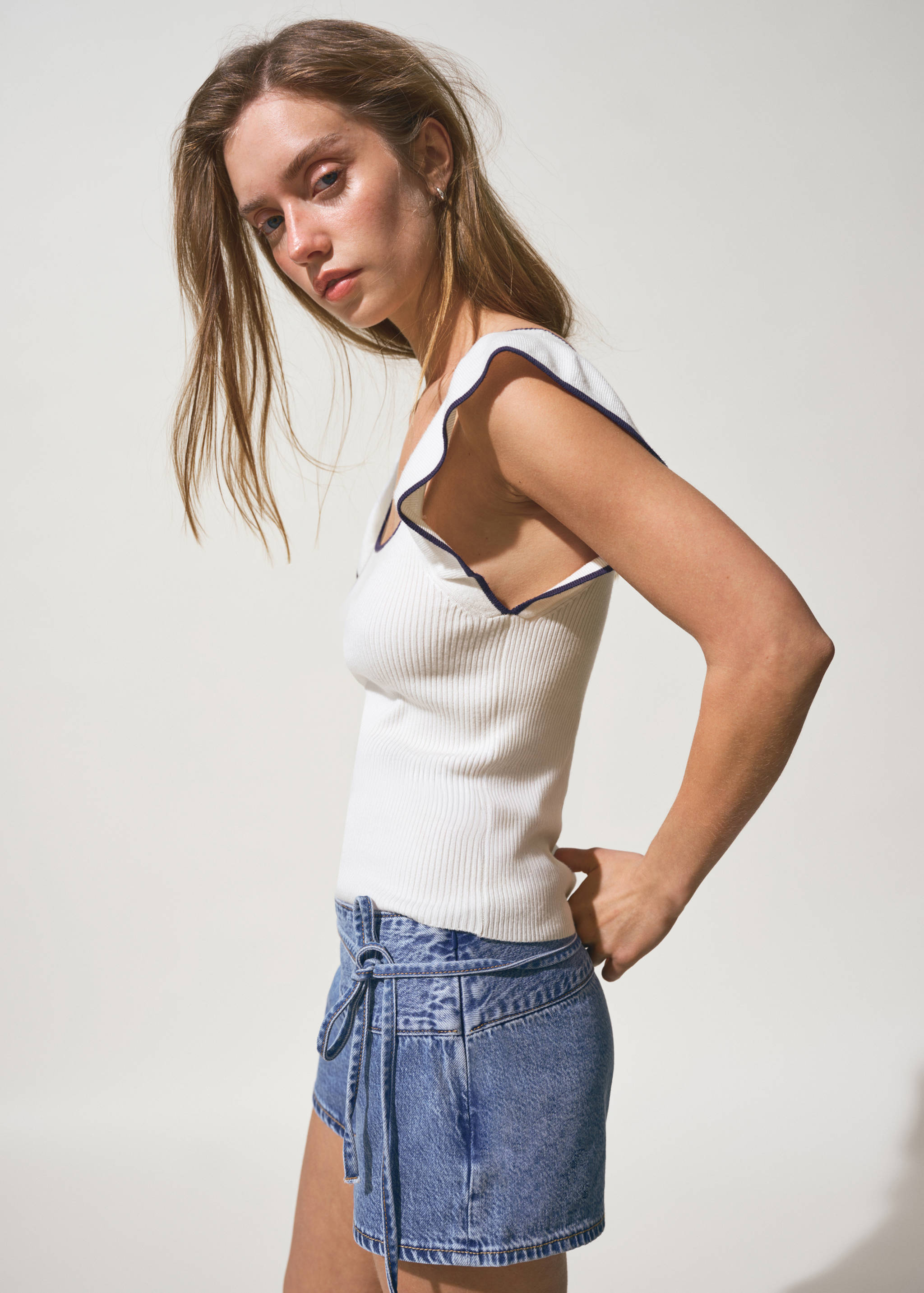 Two-tone ruffle top - Details of the article 2