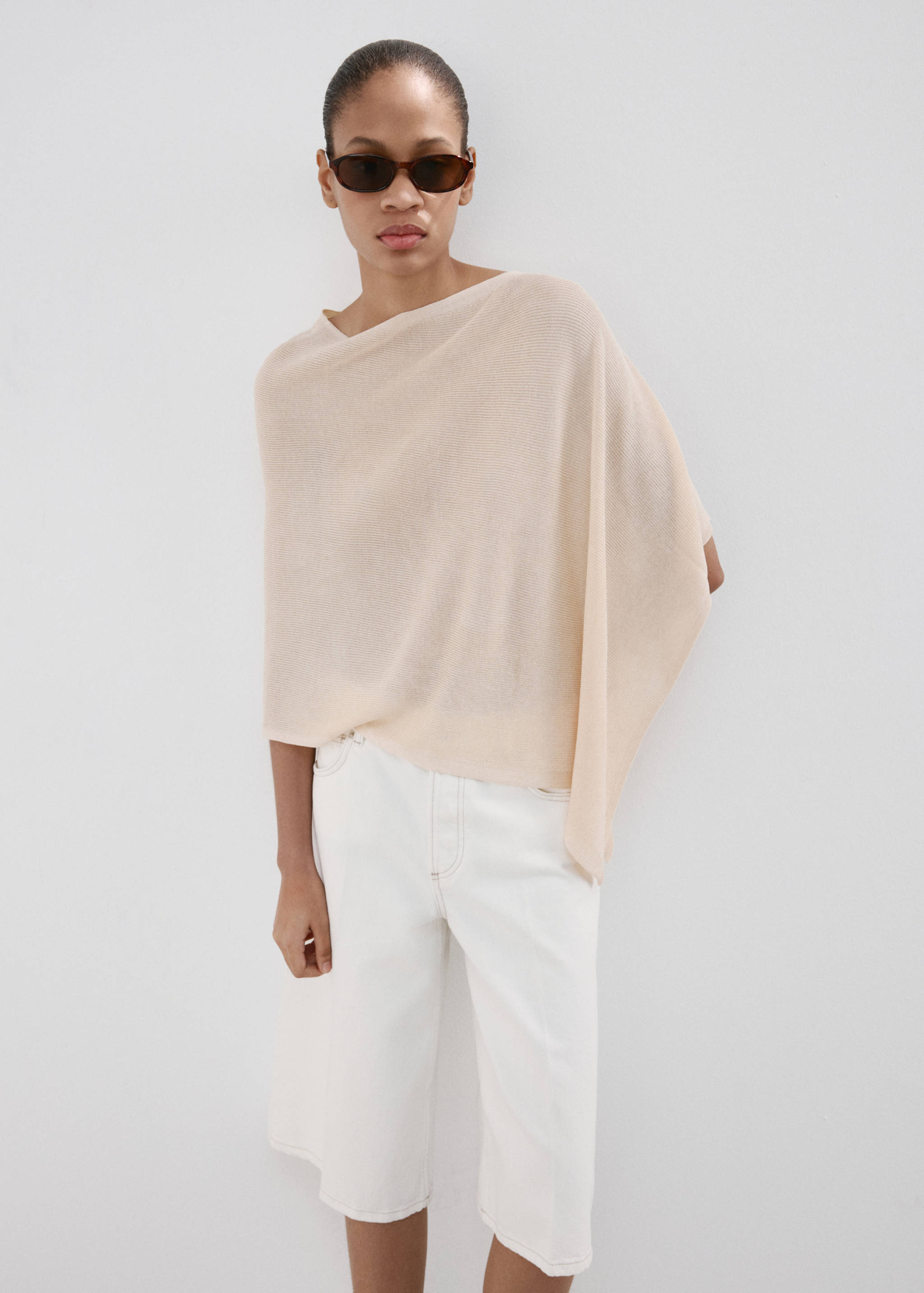 Asymmetrical knitted cape - Medium plane