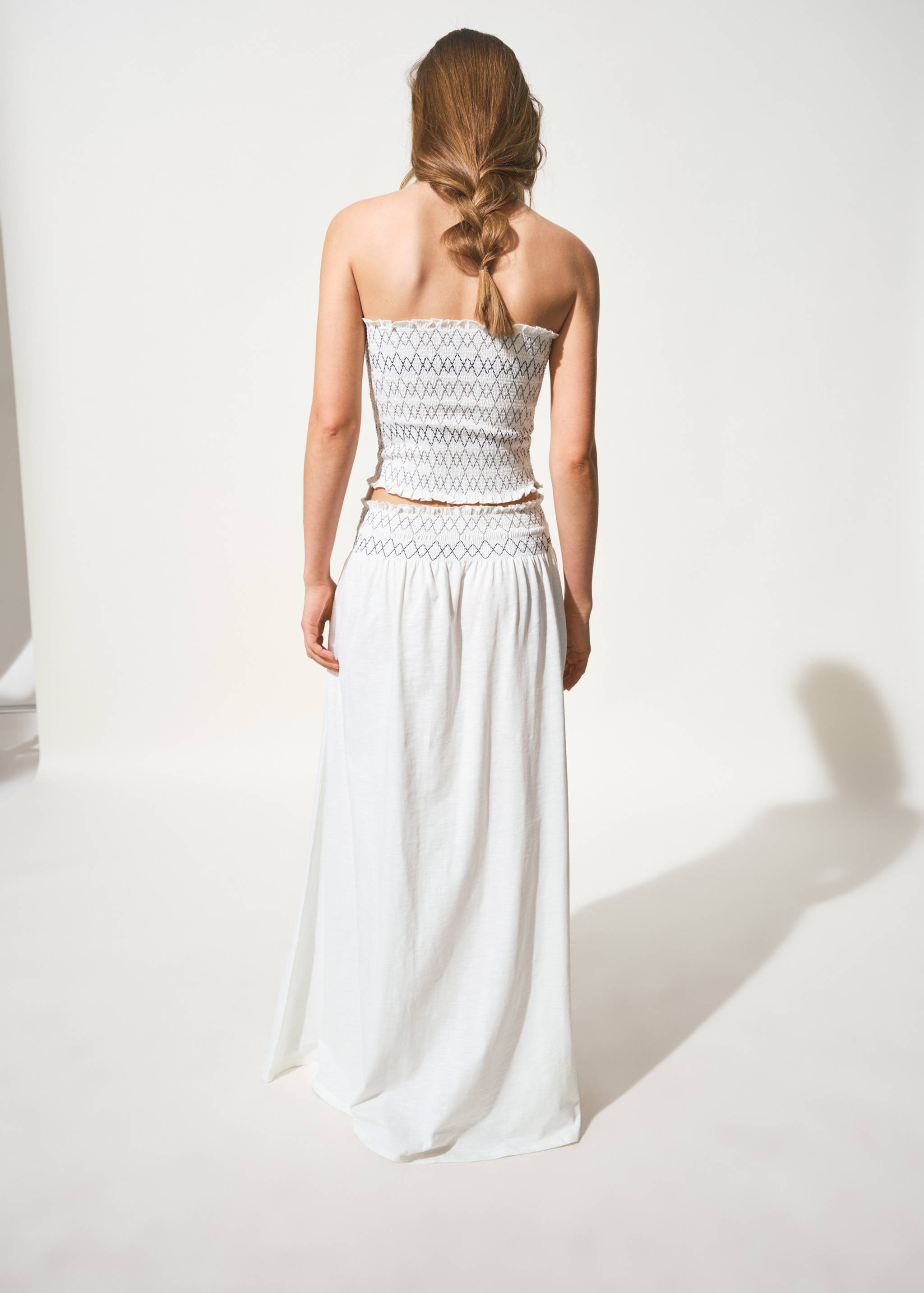 تنورة طويلة بتفاصيل مطرزة - الجهة الخلفية للمنتج