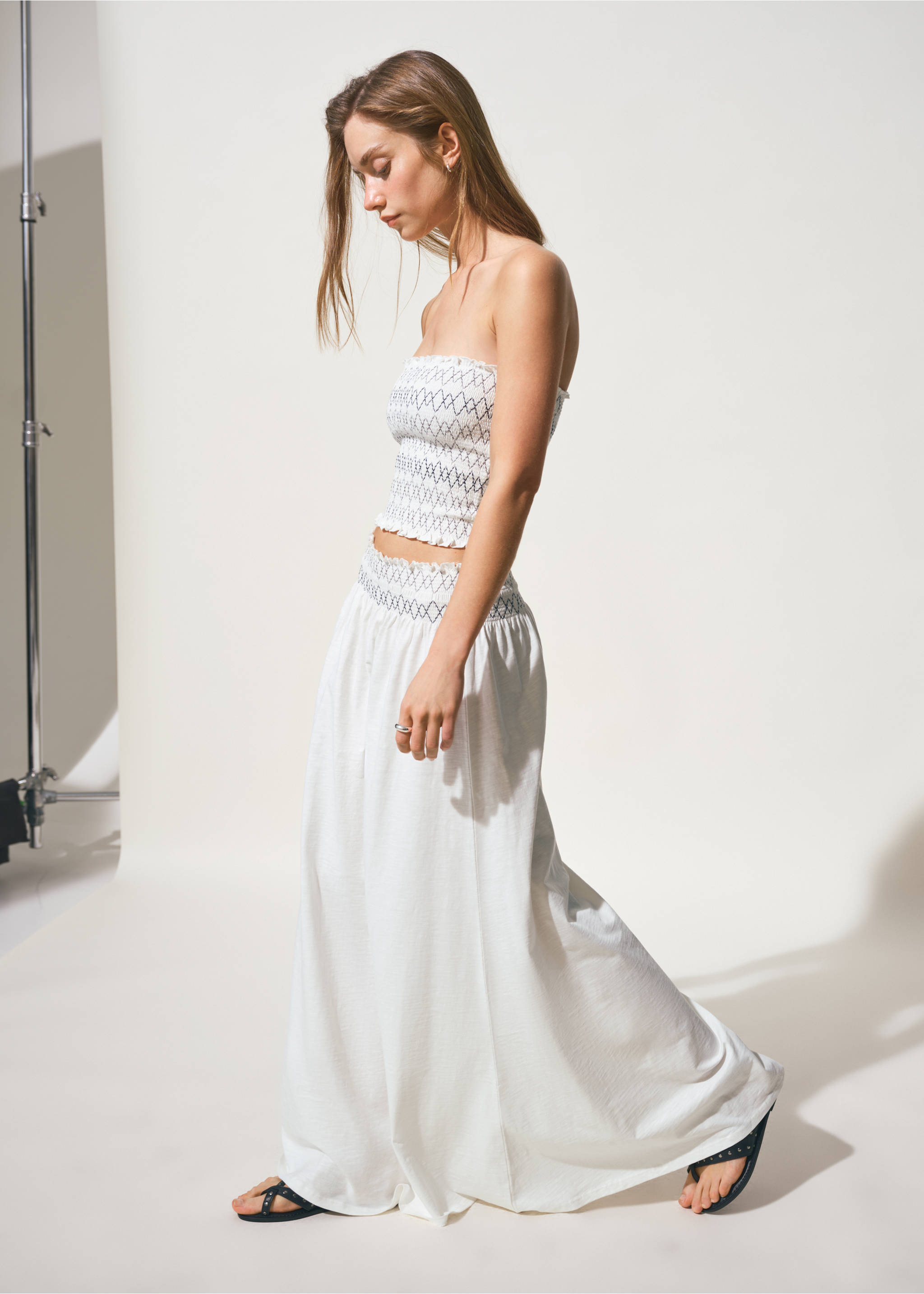 تنورة طويلة بتفاصيل مطرزة - تفاصيل المنتج 2, سكري. Ref: 27087147-00.