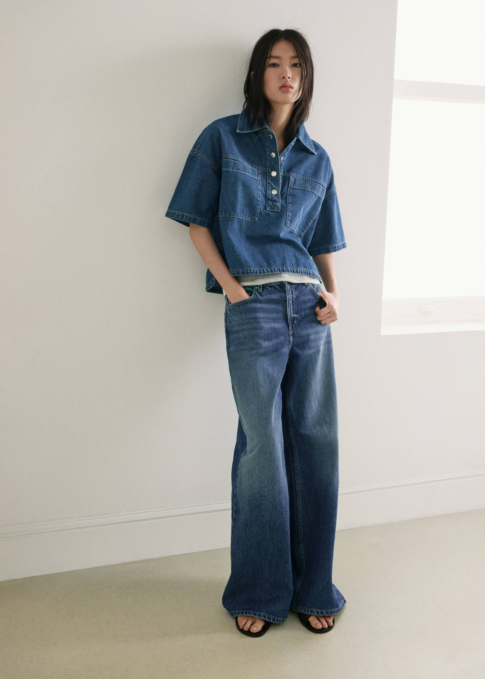Wide leg mid-rise jeans - General plane