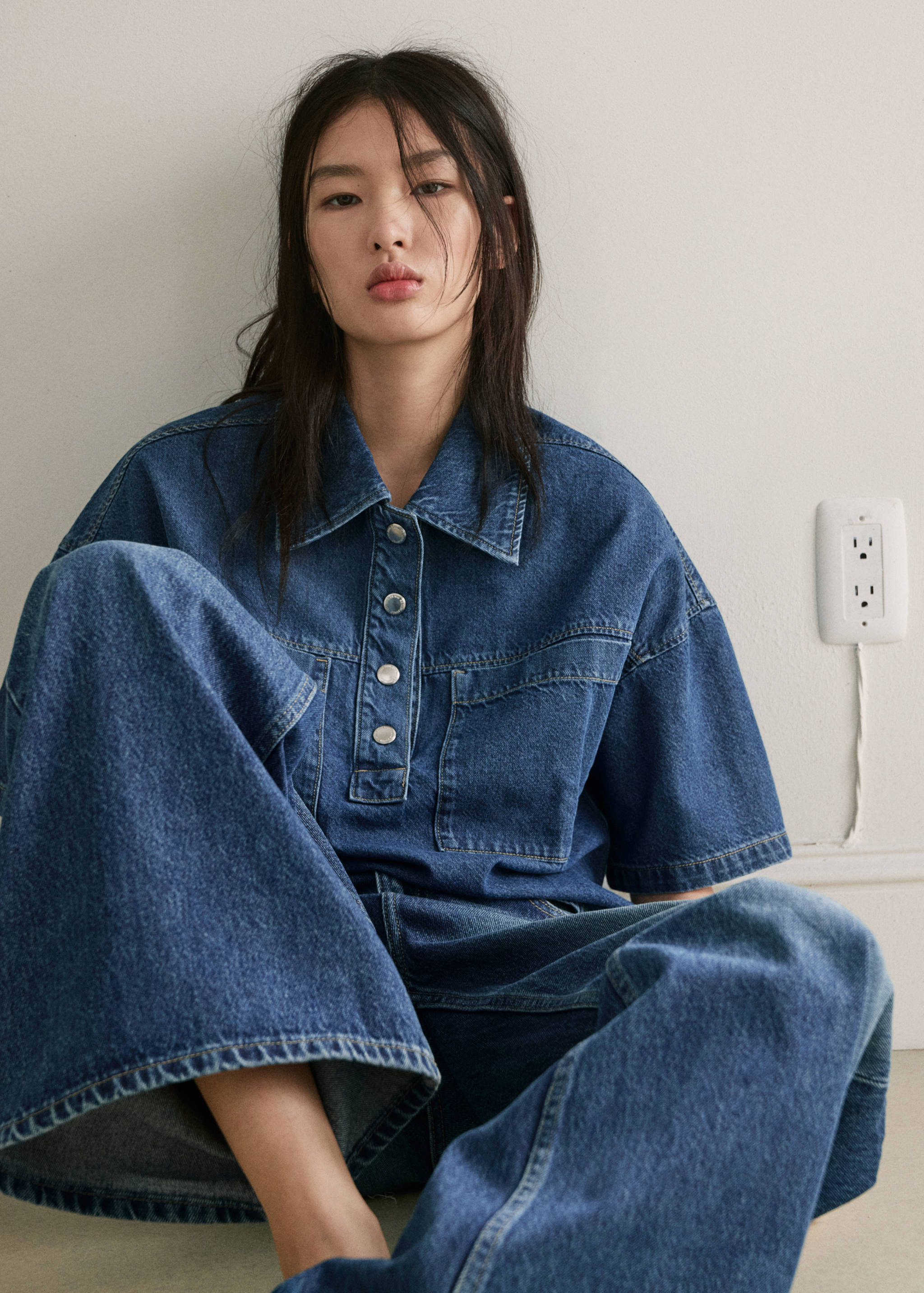 Wide leg mid-rise jeans - Details of the article 1