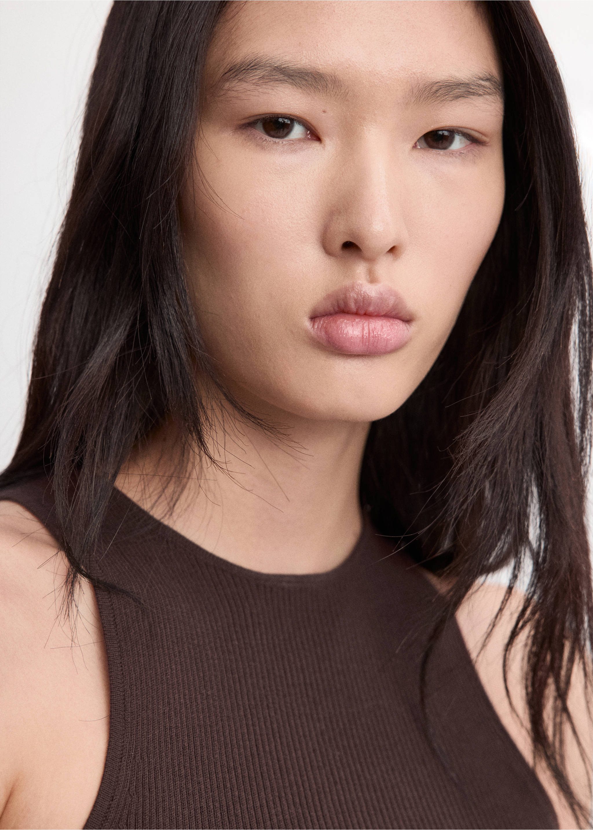 Fitted fine-knit top - Details of the article 1, Chocolate. Ref: 27087151-00.