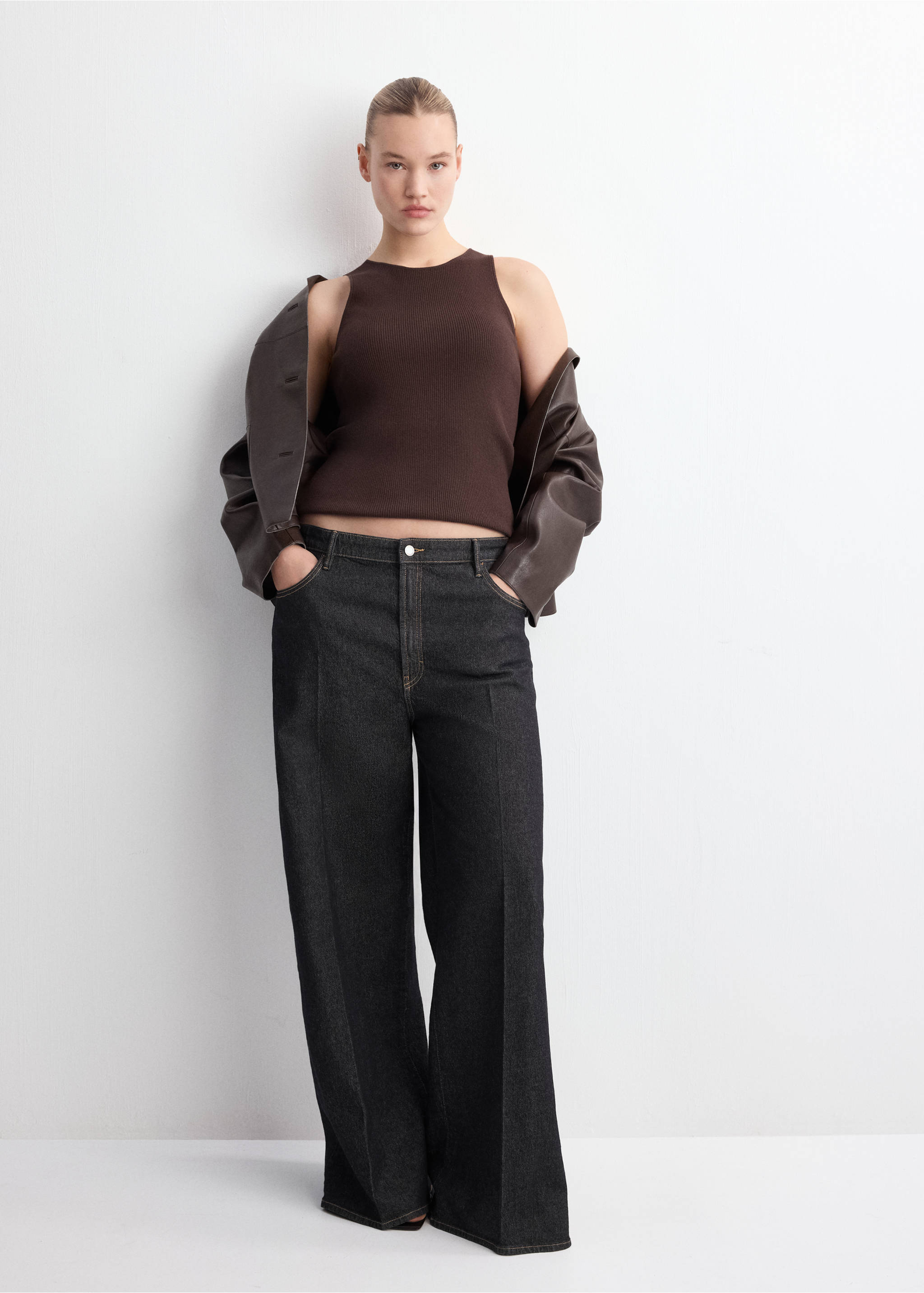 Fitted fine-knit top - Details of the article 3, Chocolate. Ref: 27087151-00.