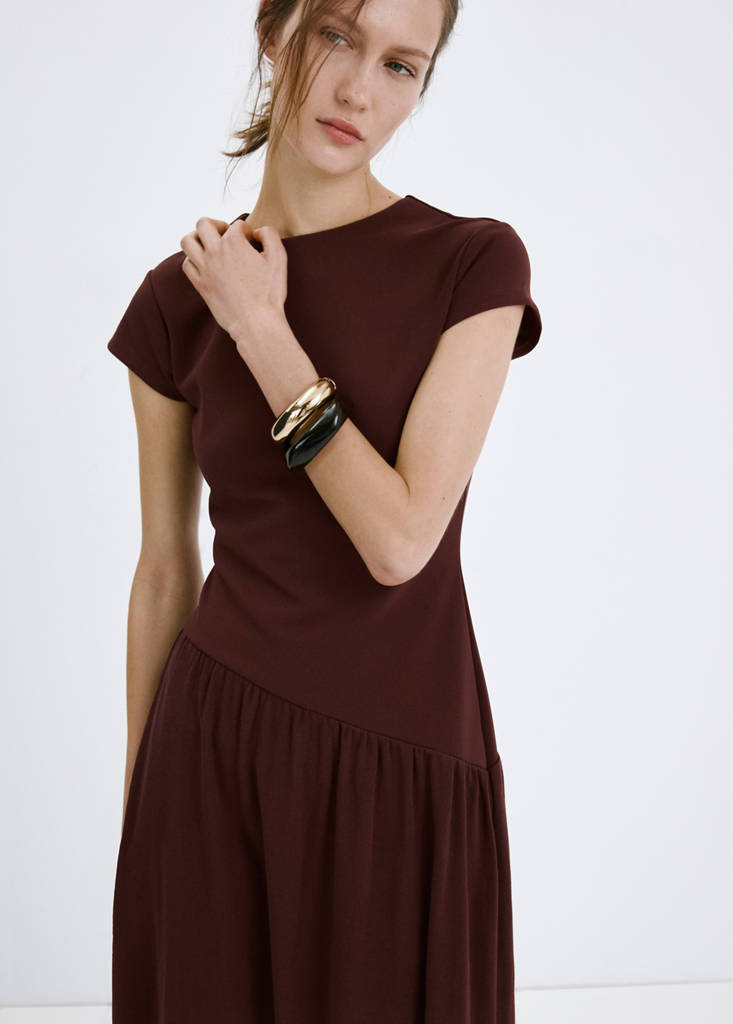 Asymmetrical-cut short-sleeve dress