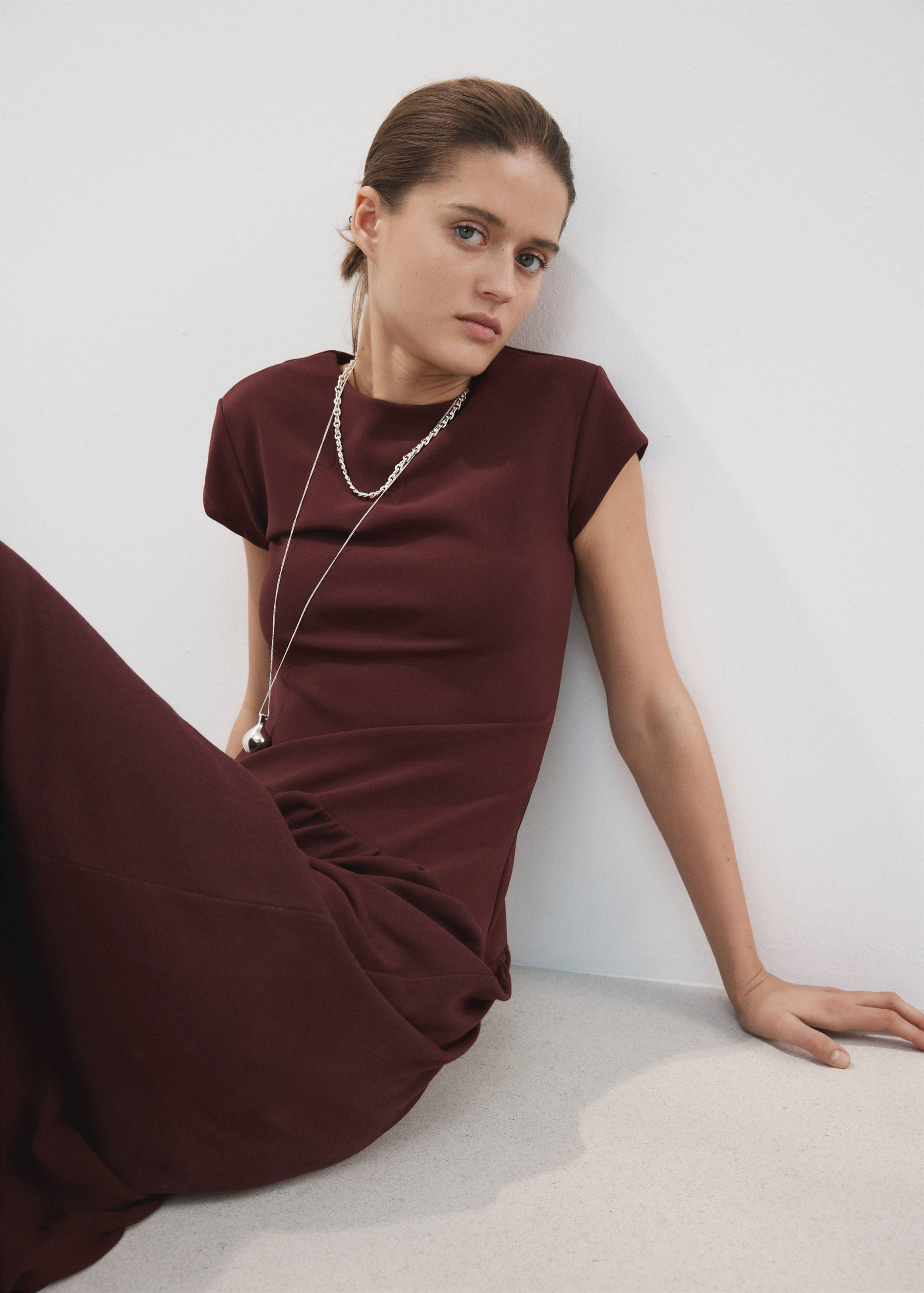 Asymmetric cut short-sleeve dress - Details of the article 3