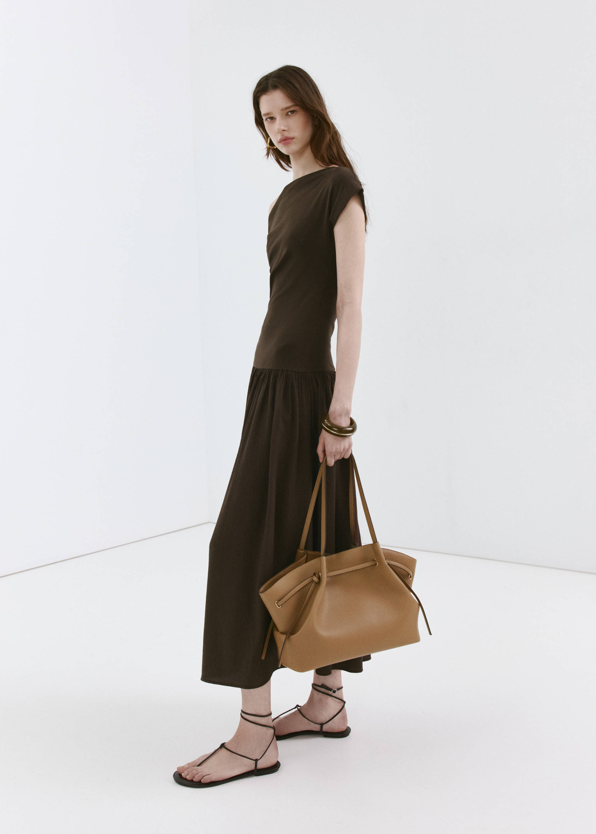 Vestido combinado asimétrico - Plano general