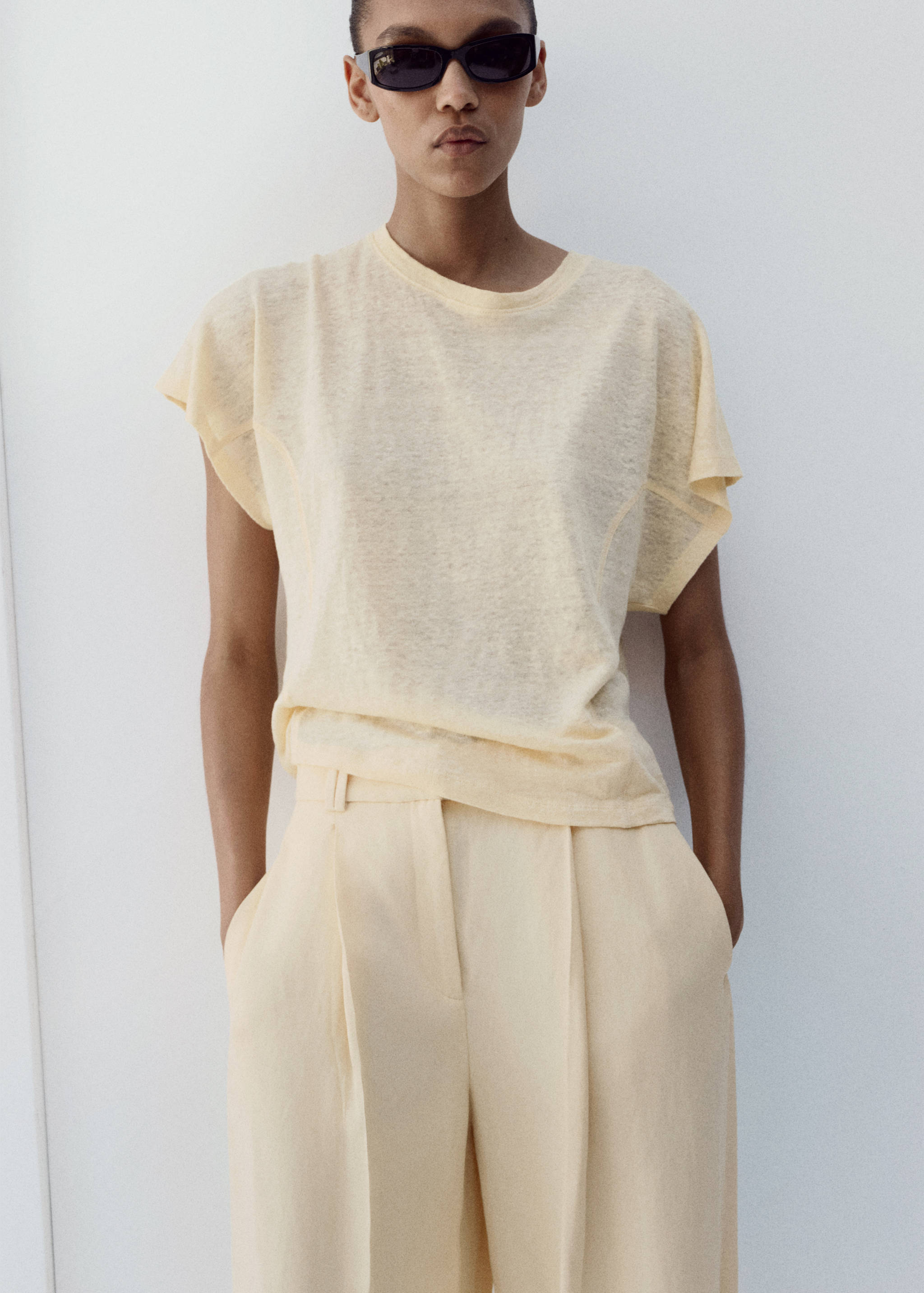 Short-sleeved linen t-shirt - Medium plane