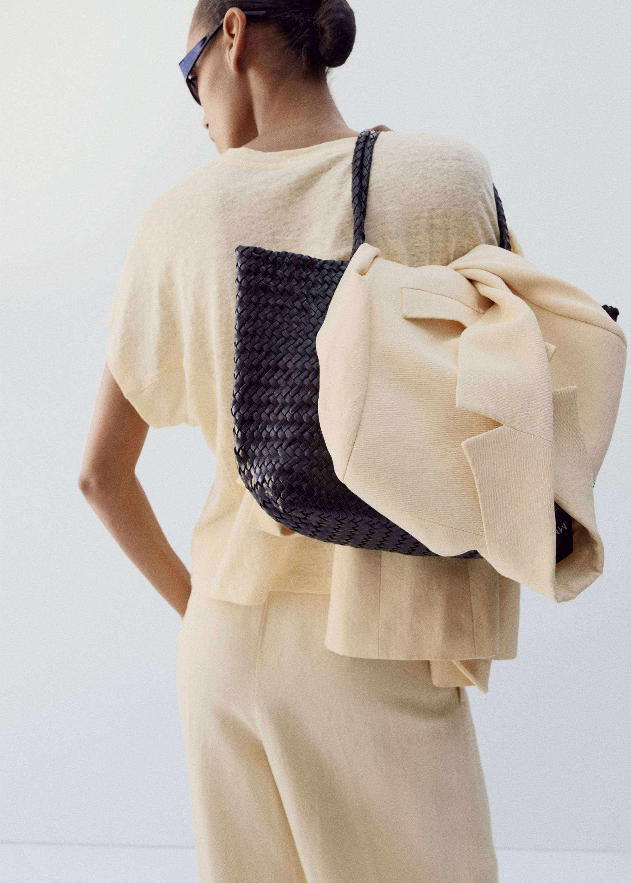 Short-sleeved linen t-shirt - Reverse of the article