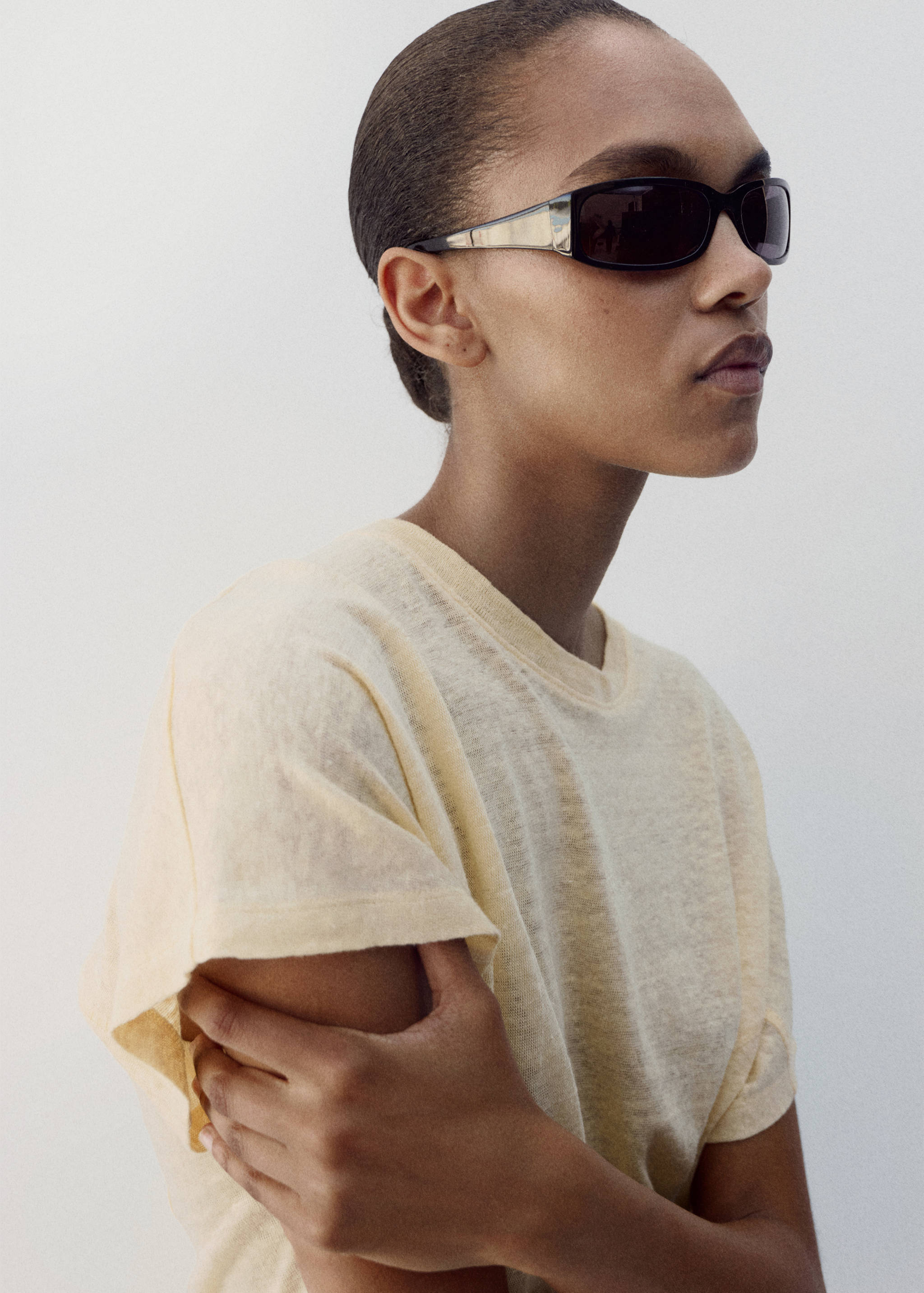 Short-sleeved linen t-shirt - Details of the article 4