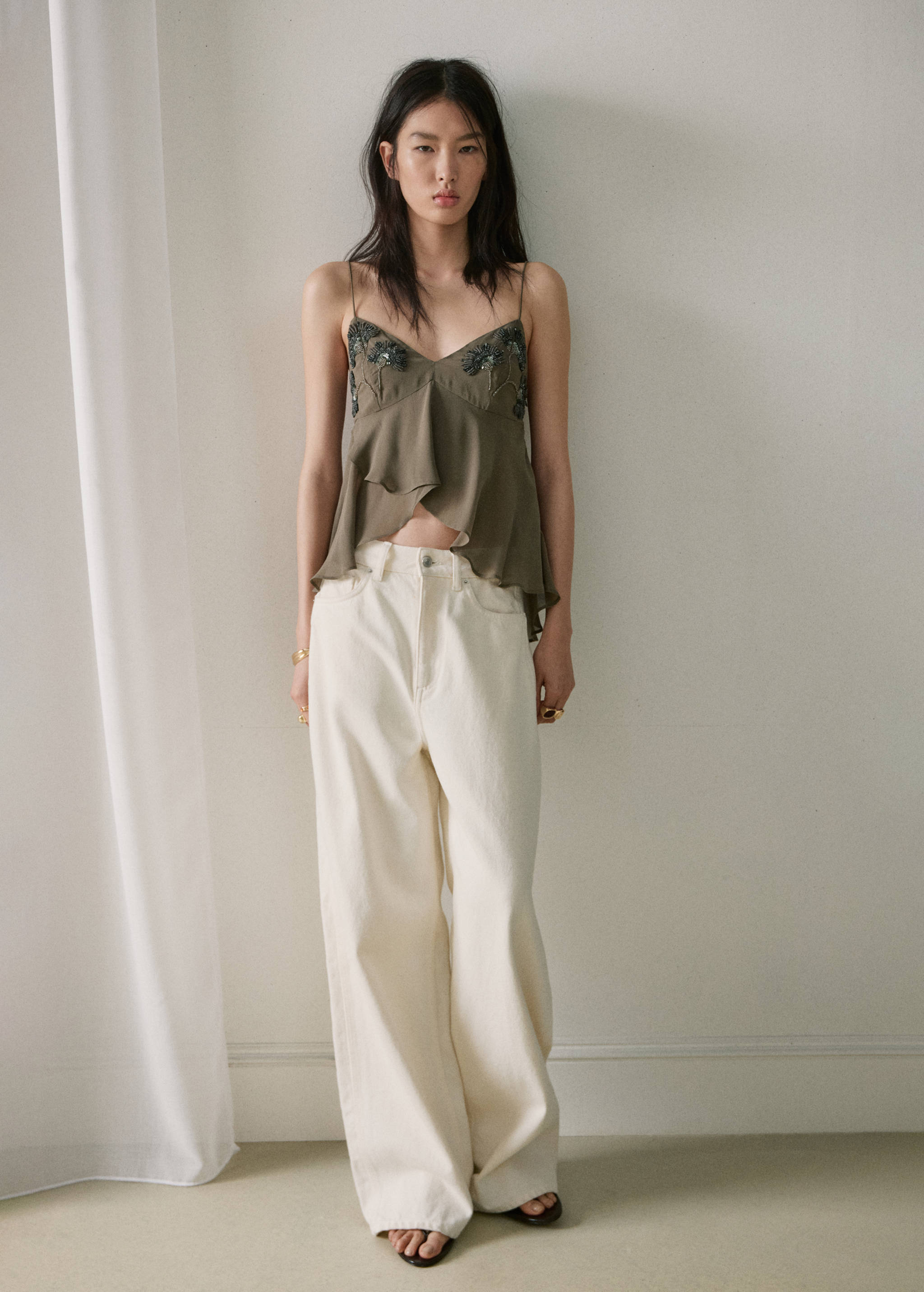 Embroidered appliqué top - General plane