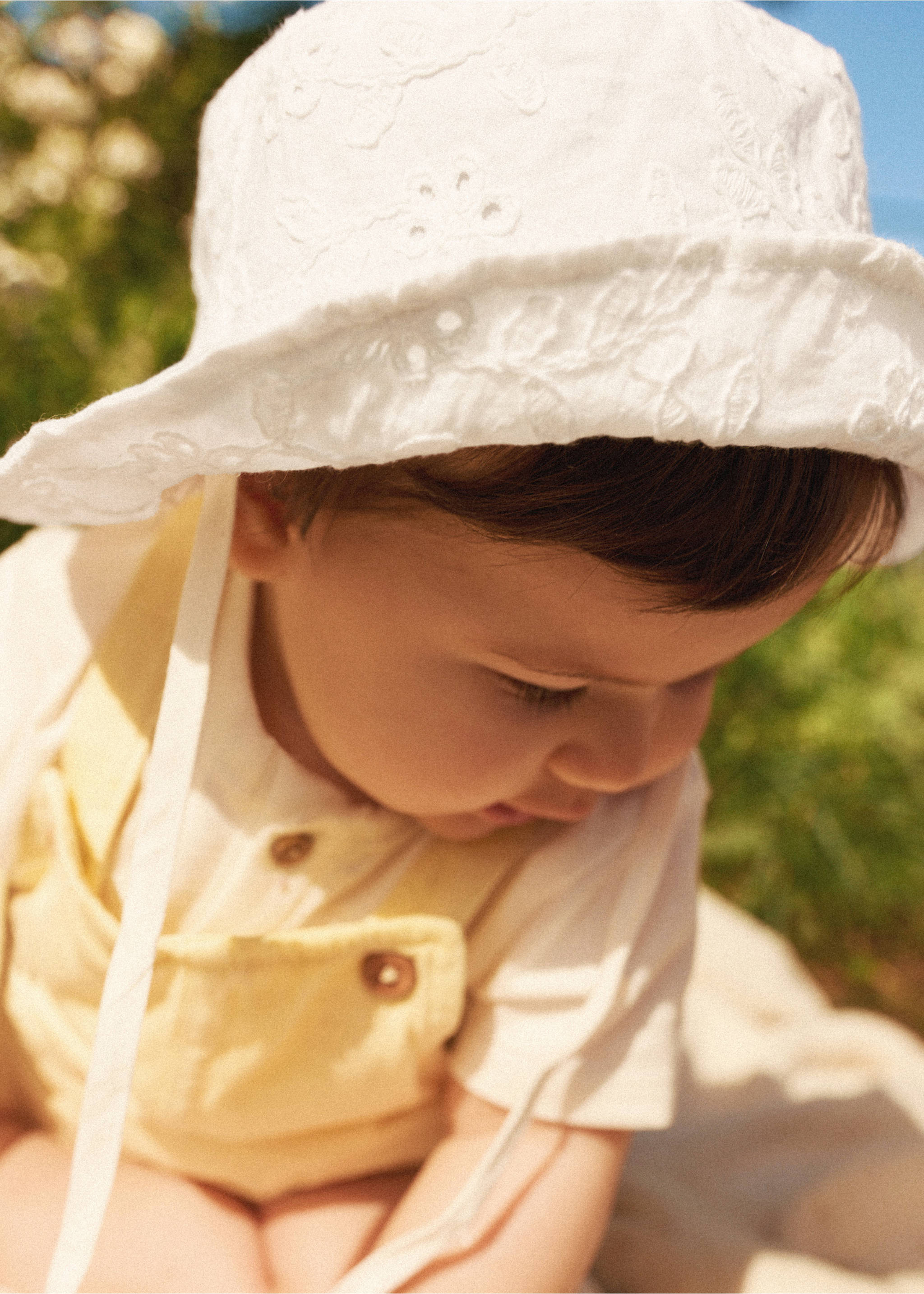 Floral embroidery beanie - Details of the article 5, White. Ref: 27087161-00.